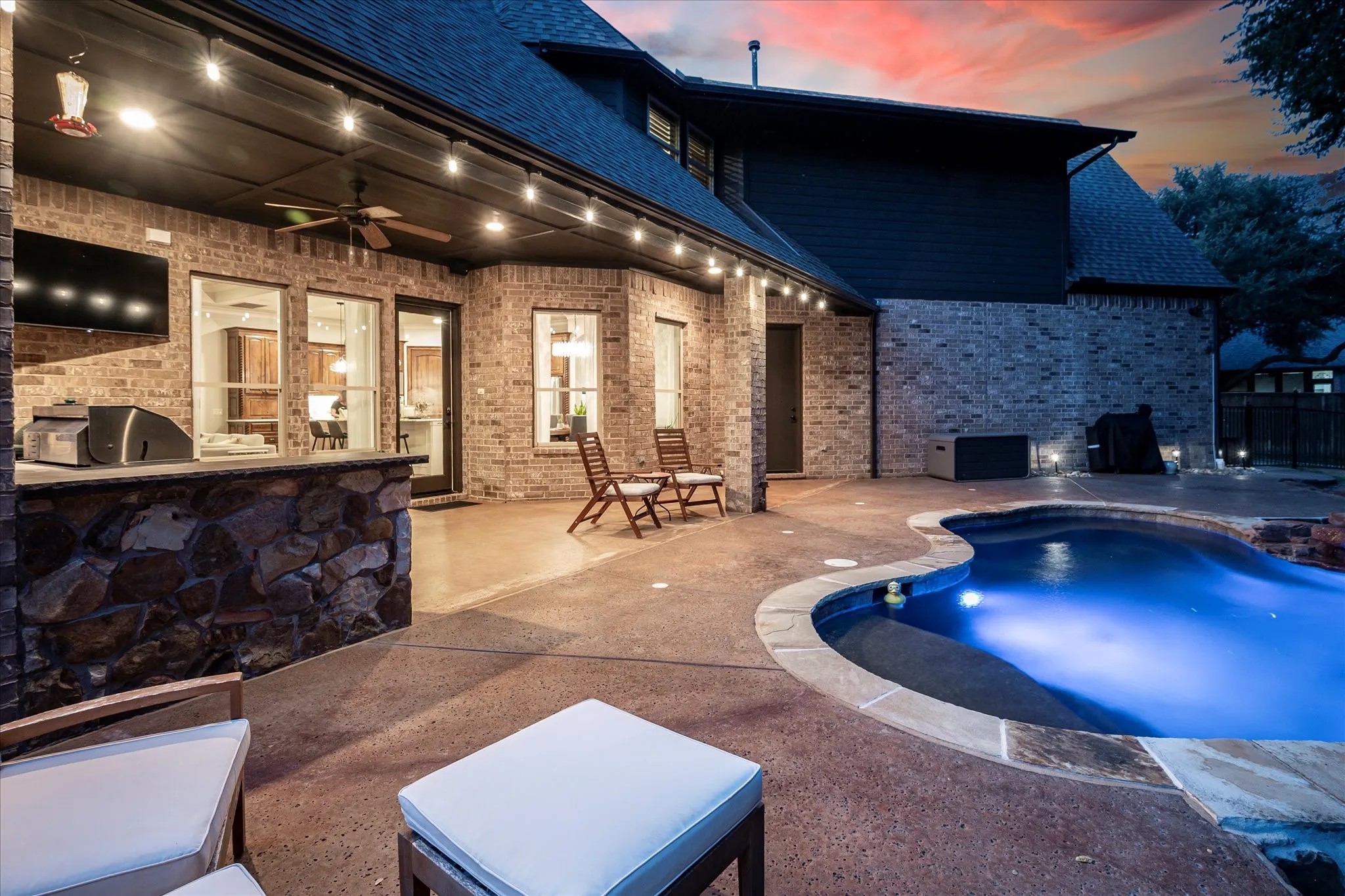 Evenings poolside are lovely, even better in person!