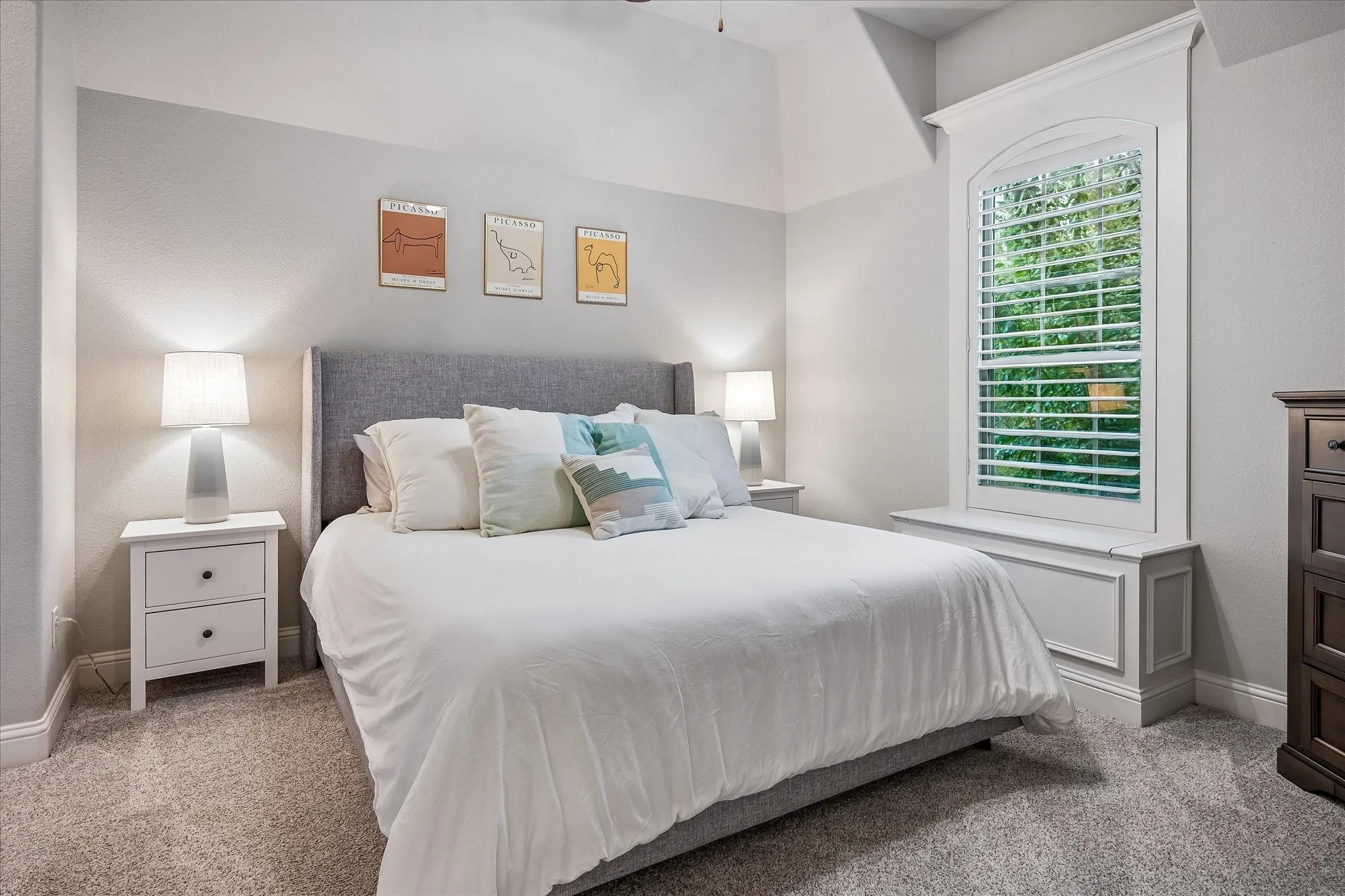 Secondary bedroom with en-suite bath