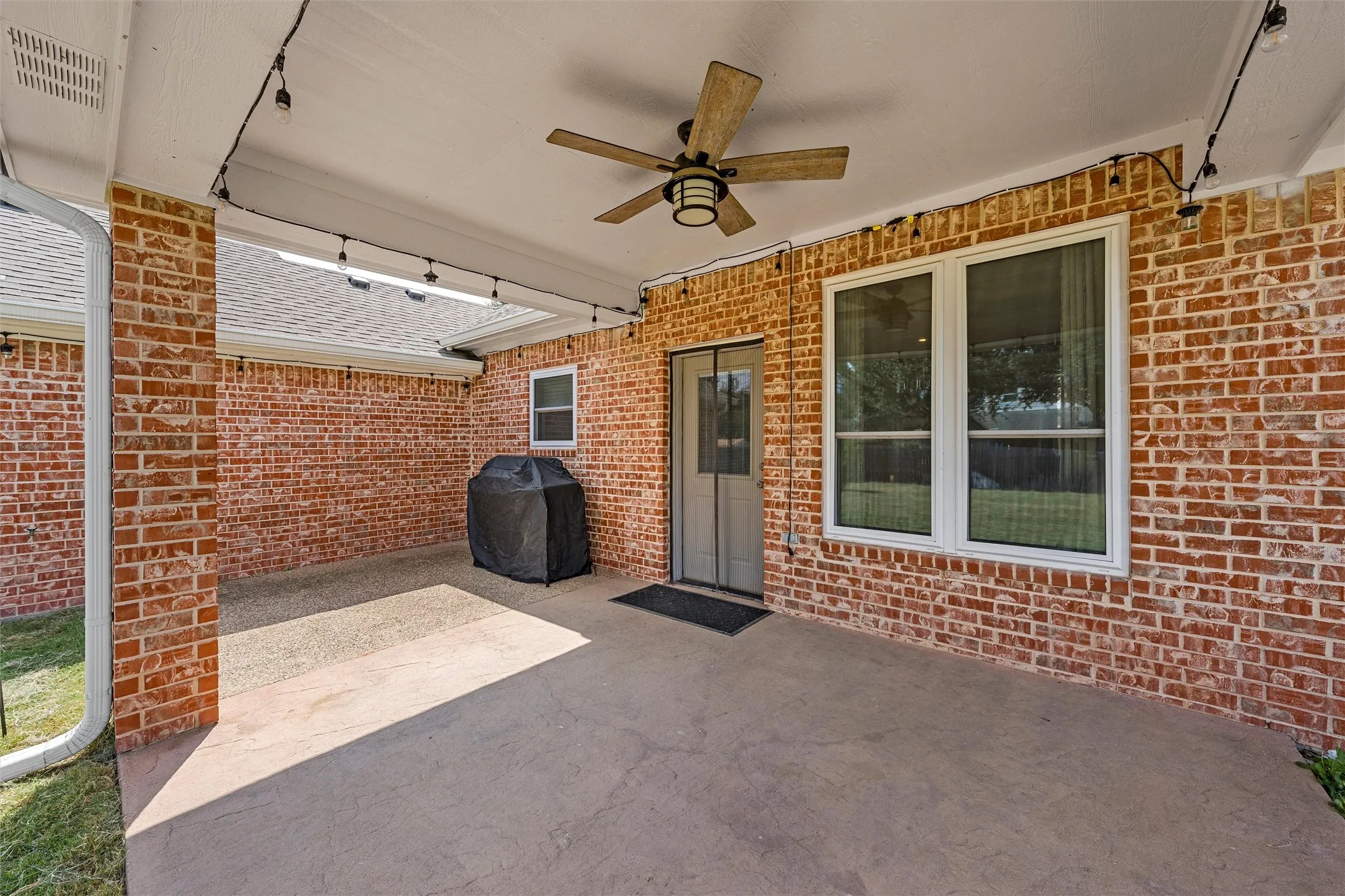 Single Family Residence For Sale in Mc Lennan County , 10617 Aquilla Trail, Waco, Texas 76708, 4 Bedroom, 2 Bathroom, 2 Garage spaces, 1,810 Sqft, built in 2006, mls#21394938, Real Estate Agent in Waco, Homes For Sale in Mc Lennan county, Homes For Sale in Waco, Realtor in Waco Texas, Real Estate Brokerage Independent Realty Texas, Luminita Cordes Realtor