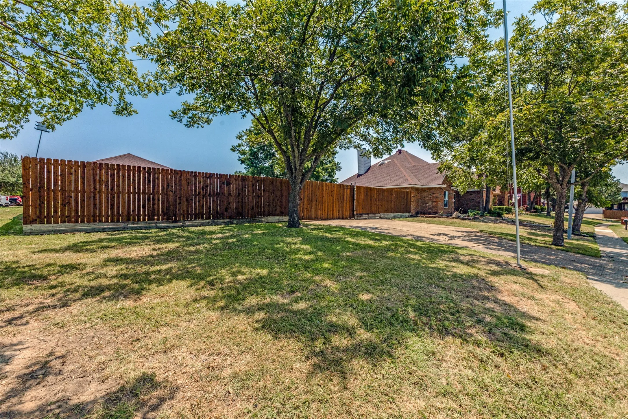 Single Family Residence For Rent in Collin County , 204 N W A Allen Boulevard, Wylie, Texas 75098, 3 Bedroom, 2 Bathroom, 4 Garage spaces, 1,455 Sqft, built in 1987, mls#21395501, Real Estate Agent in Wylie, Homes For Rent in Collin county, Homes For Rent in Wylie, Realtor in Wylie Texas, Real Estate Brokerage Independent Realty Texas, Luminita Cordes Realtor