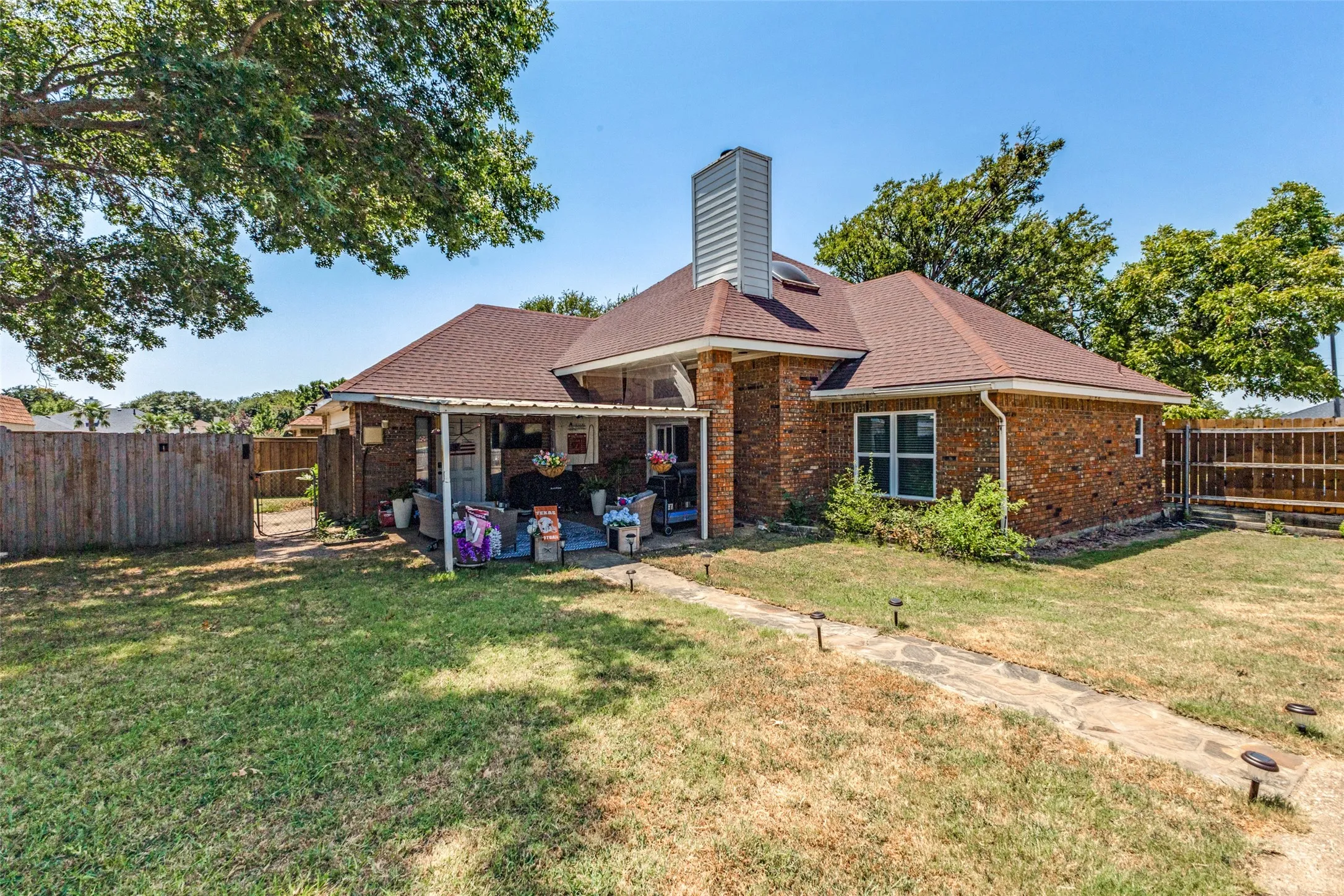 Single Family Residence For Rent in Collin County , 204 N W A Allen Boulevard, Wylie, Texas 75098, 3 Bedroom, 2 Bathroom, 4 Garage spaces, 1,455 Sqft, built in 1987, mls#21395501, Real Estate Agent in Wylie, Homes For Rent in Collin county, Homes For Rent in Wylie, Realtor in Wylie Texas, Real Estate Brokerage Independent Realty Texas, Luminita Cordes Realtor