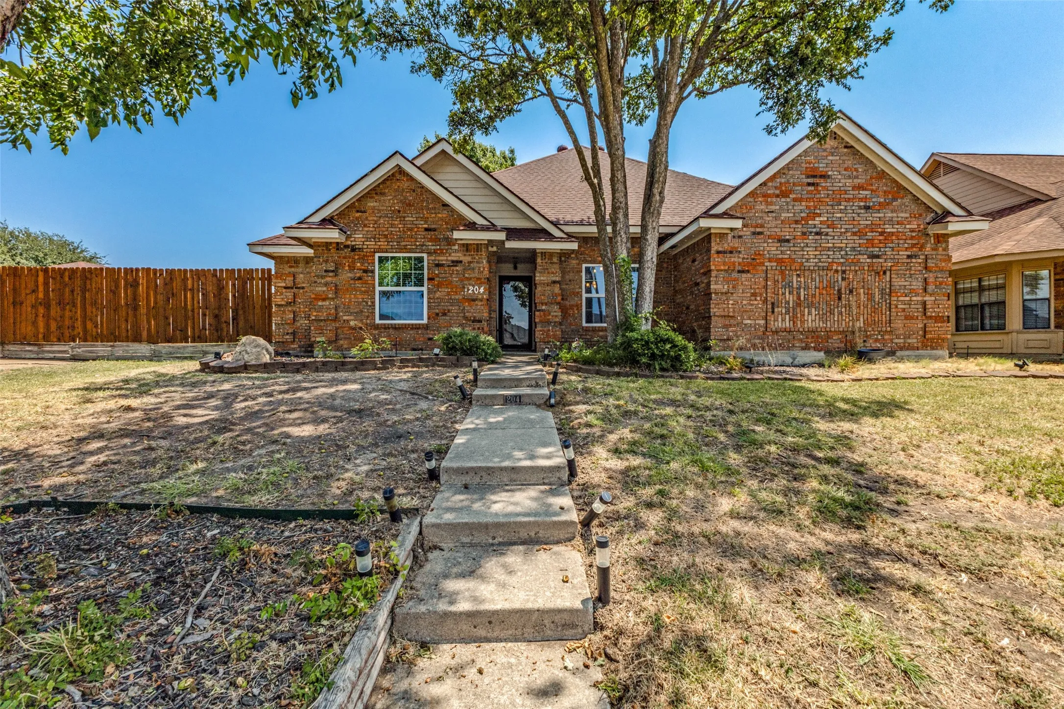 Single Family Residence For Rent in Collin County , 204 N W A Allen Boulevard, Wylie, Texas 75098, 3 Bedroom, 2 Bathroom, 4 Garage spaces, 1,455 Sqft, built in 1987, mls#21395501, Real Estate Agent in Wylie, Homes For Rent in Collin county, Homes For Rent in Wylie, Realtor in Wylie Texas, Real Estate Brokerage Independent Realty Texas, Luminita Cordes Realtor