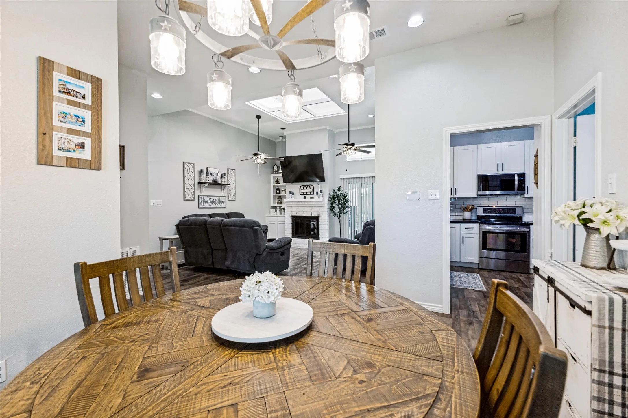 Single Family Residence For Rent in Collin County , 204 N W A Allen Boulevard, Wylie, Texas 75098, 3 Bedroom, 2 Bathroom, 4 Garage spaces, 1,455 Sqft, built in 1987, mls#21395501, Real Estate Agent in Wylie, Homes For Rent in Collin county, Homes For Rent in Wylie, Realtor in Wylie Texas, Real Estate Brokerage Independent Realty Texas, Luminita Cordes Realtor