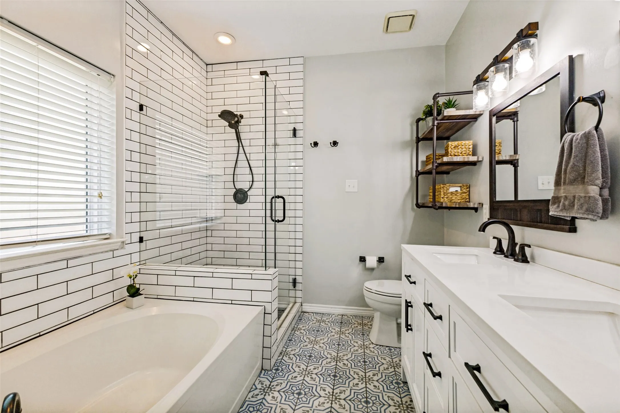 Single Family Residence For Rent in Collin County , 204 N W A Allen Boulevard, Wylie, Texas 75098, 3 Bedroom, 2 Bathroom, 4 Garage spaces, 1,455 Sqft, built in 1987, mls#21395501, Real Estate Agent in Wylie, Homes For Rent in Collin county, Homes For Rent in Wylie, Realtor in Wylie Texas, Real Estate Brokerage Independent Realty Texas, Luminita Cordes Realtor