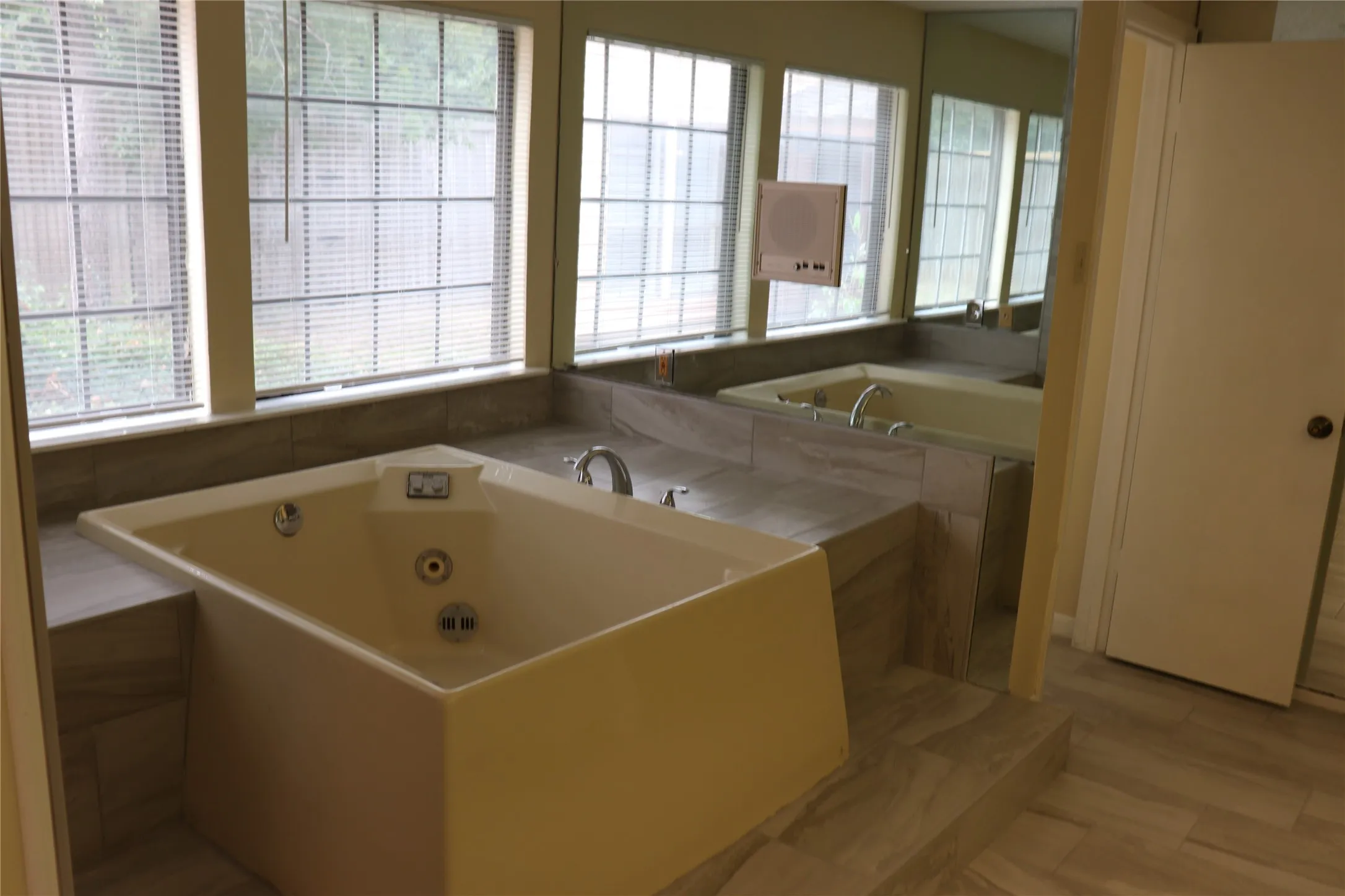 Single Family Residence For Rent in Dallas County , 305 Centennial Boulevard, Richardson, Texas 75081, 3 Bedroom, 2 Bathroom, 2 Garage spaces, 2,218 Sqft, built in 1980, mls#21395507, Real Estate Agent in Richardson, Homes For Rent in Dallas county, Homes For Rent in Richardson, Realtor in Richardson Texas, Real Estate Brokerage Independent Realty Texas, Luminita Cordes Realtor