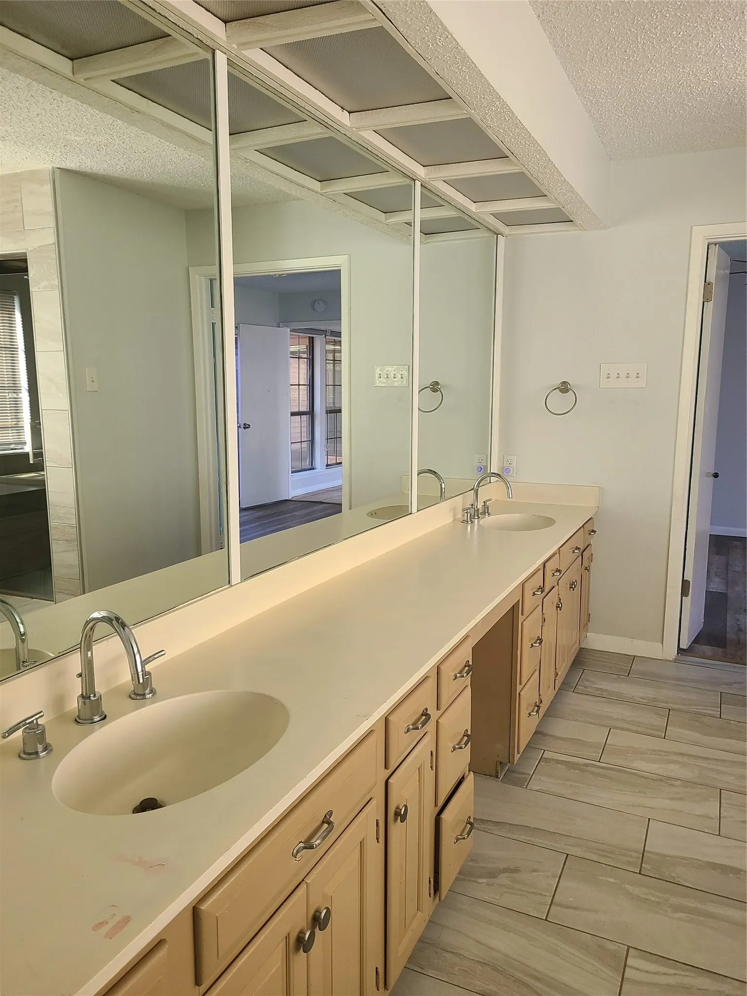 Single Family Residence For Rent in Dallas County , 305 Centennial Boulevard, Richardson, Texas 75081, 3 Bedroom, 2 Bathroom, 2 Garage spaces, 2,218 Sqft, built in 1980, mls#21395507, Real Estate Agent in Richardson, Homes For Rent in Dallas county, Homes For Rent in Richardson, Realtor in Richardson Texas, Real Estate Brokerage Independent Realty Texas, Luminita Cordes Realtor