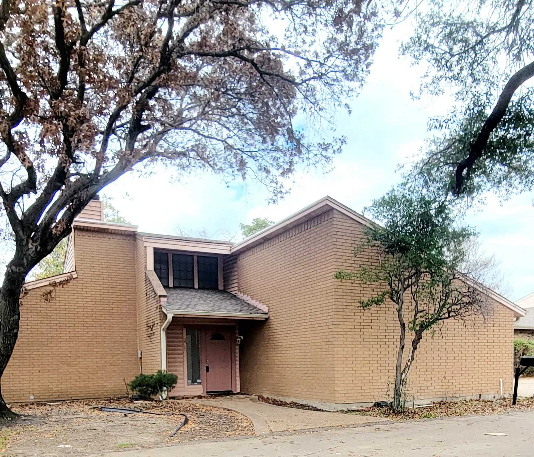Single Family Residence For Rent in Dallas County , 305 Centennial Boulevard, Richardson, Texas 75081, 3 Bedroom, 2 Bathroom, 2 Garage spaces, 2,218 Sqft, built in 1980, mls#21395507, Real Estate Agent in Richardson, Homes For Rent in Dallas county, Homes For Rent in Richardson, Realtor in Richardson Texas, Real Estate Brokerage Independent Realty Texas, Luminita Cordes Realtor
