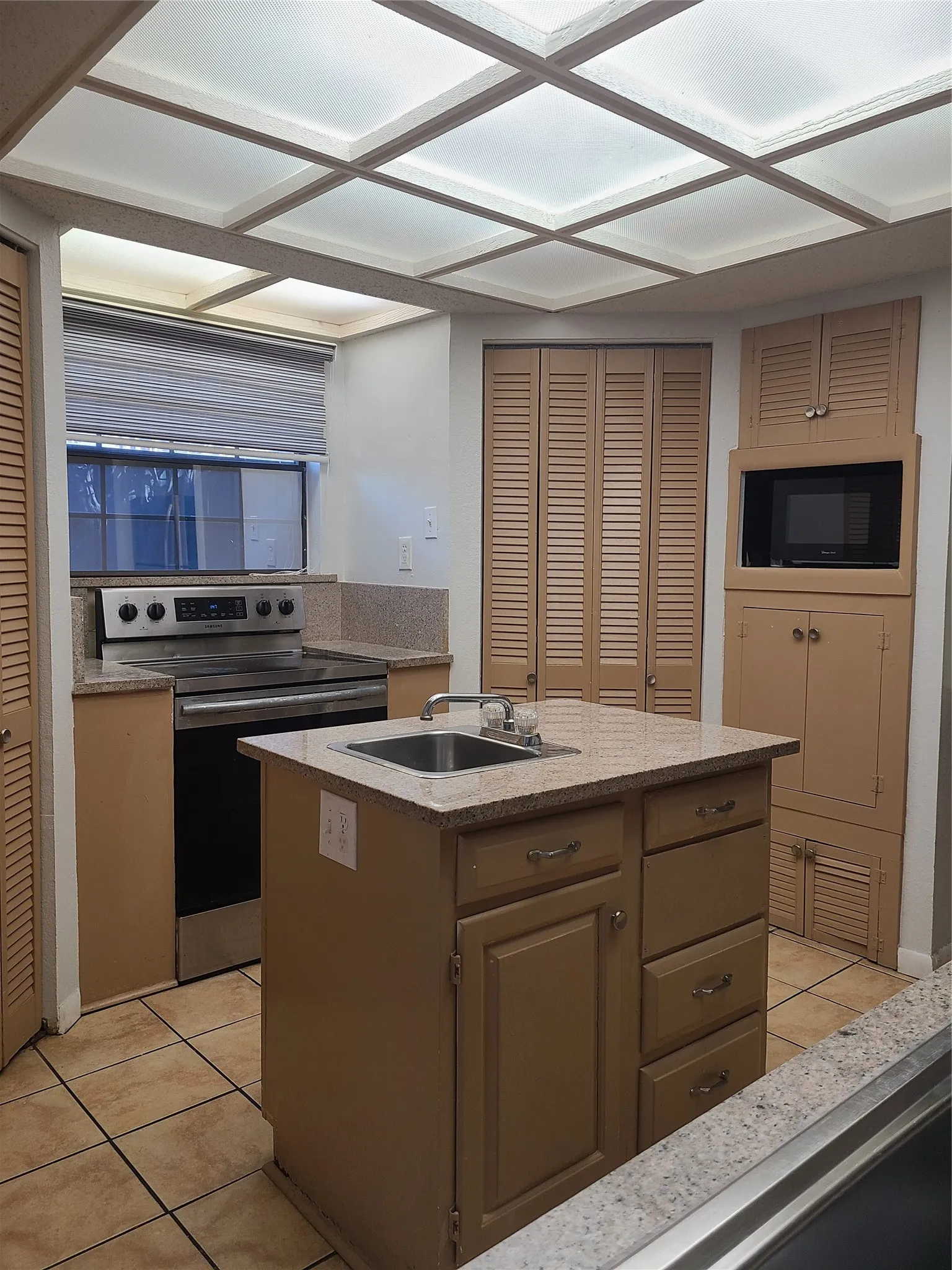 Single Family Residence For Rent in Dallas County , 305 Centennial Boulevard, Richardson, Texas 75081, 3 Bedroom, 2 Bathroom, 2 Garage spaces, 2,218 Sqft, built in 1980, mls#21395507, Real Estate Agent in Richardson, Homes For Rent in Dallas county, Homes For Rent in Richardson, Realtor in Richardson Texas, Real Estate Brokerage Independent Realty Texas, Luminita Cordes Realtor