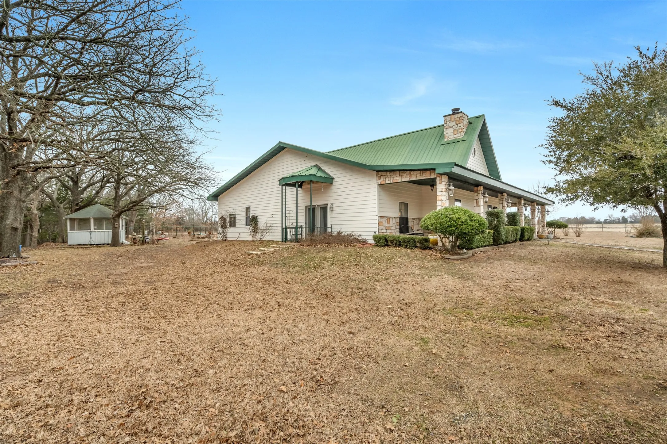 Single Family Residence For Sale in Grayson County , 30120 N HWY 289 Highway N, Pottsboro, Texas 75076, 4 Bedroom, 3 Bathroom, 1 Garage spaces, 2,849 Sqft, built in 2001, mls#21395379, Real Estate Agent in Pottsboro, Homes For Sale in Grayson county, Homes For Sale in Pottsboro, Realtor in Pottsboro Texas, Real Estate Brokerage Independent Realty Texas, Luminita Cordes Realtor