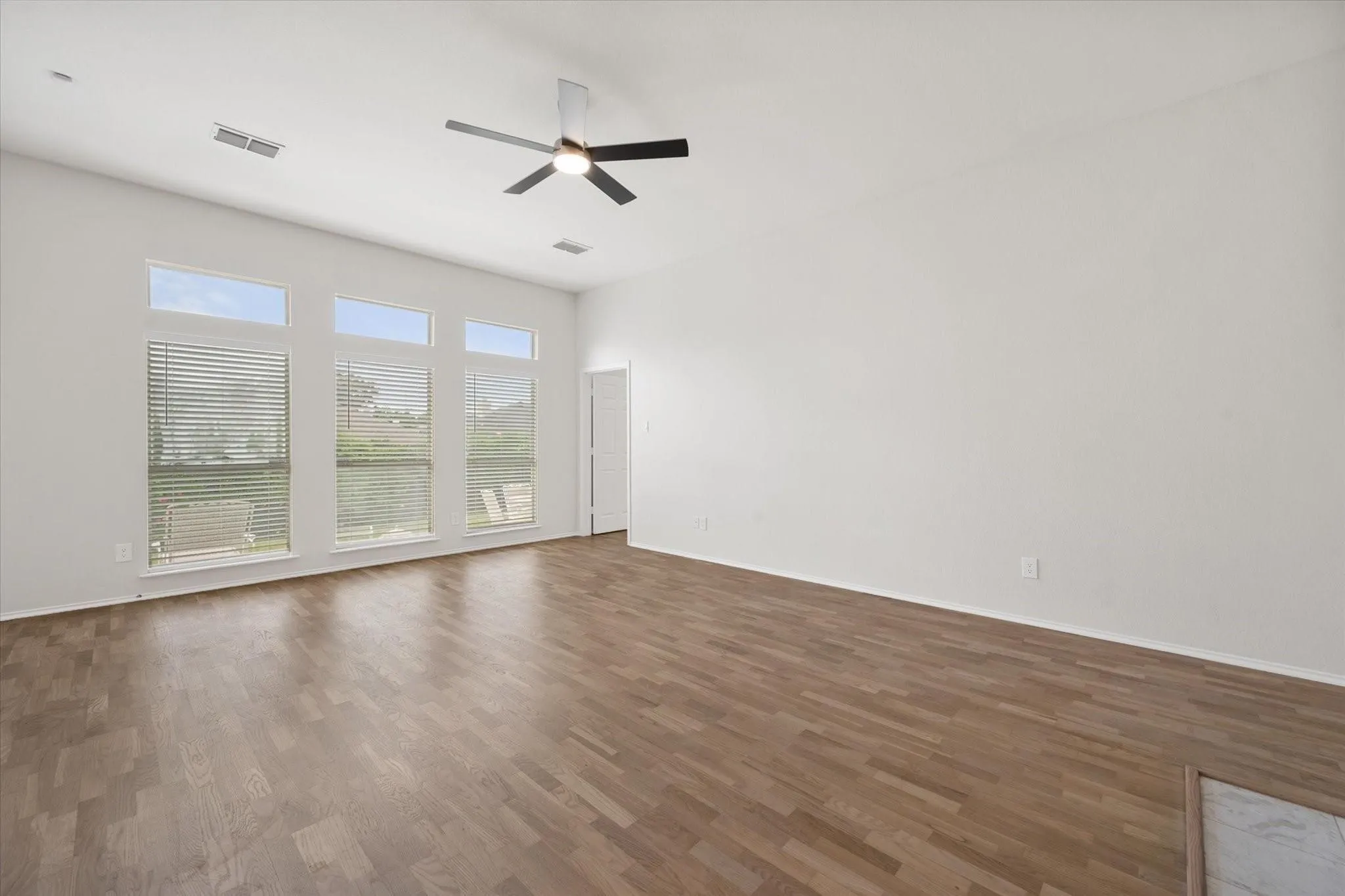 Single Family Residence For Sale in Tarrant County , 6604 High Brook Drive, Fort Worth, Texas 76132, 3 Bedroom, 2 Bathroom, 2 Garage spaces, 2,183 Sqft, built in 1997, mls#21395502, Real Estate Agent in Fort Worth, Homes For Sale in Tarrant county, Homes For Sale in Fort Worth, Realtor in Fort Worth Texas, Real Estate Brokerage Independent Realty Texas, Luminita Cordes Realtor