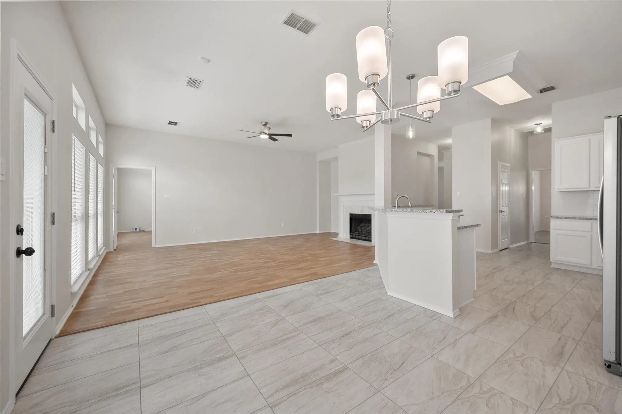 Single Family Residence For Sale in Tarrant County , 6604 High Brook Drive, Fort Worth, Texas 76132, 3 Bedroom, 2 Bathroom, 2 Garage spaces, 2,183 Sqft, built in 1997, mls#21395502, Real Estate Agent in Fort Worth, Homes For Sale in Tarrant county, Homes For Sale in Fort Worth, Realtor in Fort Worth Texas, Real Estate Brokerage Independent Realty Texas, Luminita Cordes Realtor