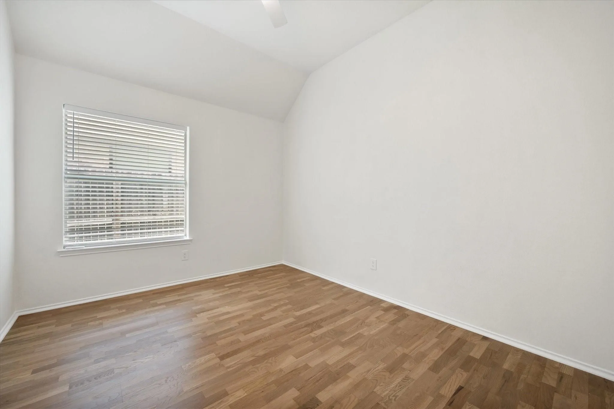 Single Family Residence For Sale in Tarrant County , 6604 High Brook Drive, Fort Worth, Texas 76132, 3 Bedroom, 2 Bathroom, 2 Garage spaces, 2,183 Sqft, built in 1997, mls#21395502, Real Estate Agent in Fort Worth, Homes For Sale in Tarrant county, Homes For Sale in Fort Worth, Realtor in Fort Worth Texas, Real Estate Brokerage Independent Realty Texas, Luminita Cordes Realtor