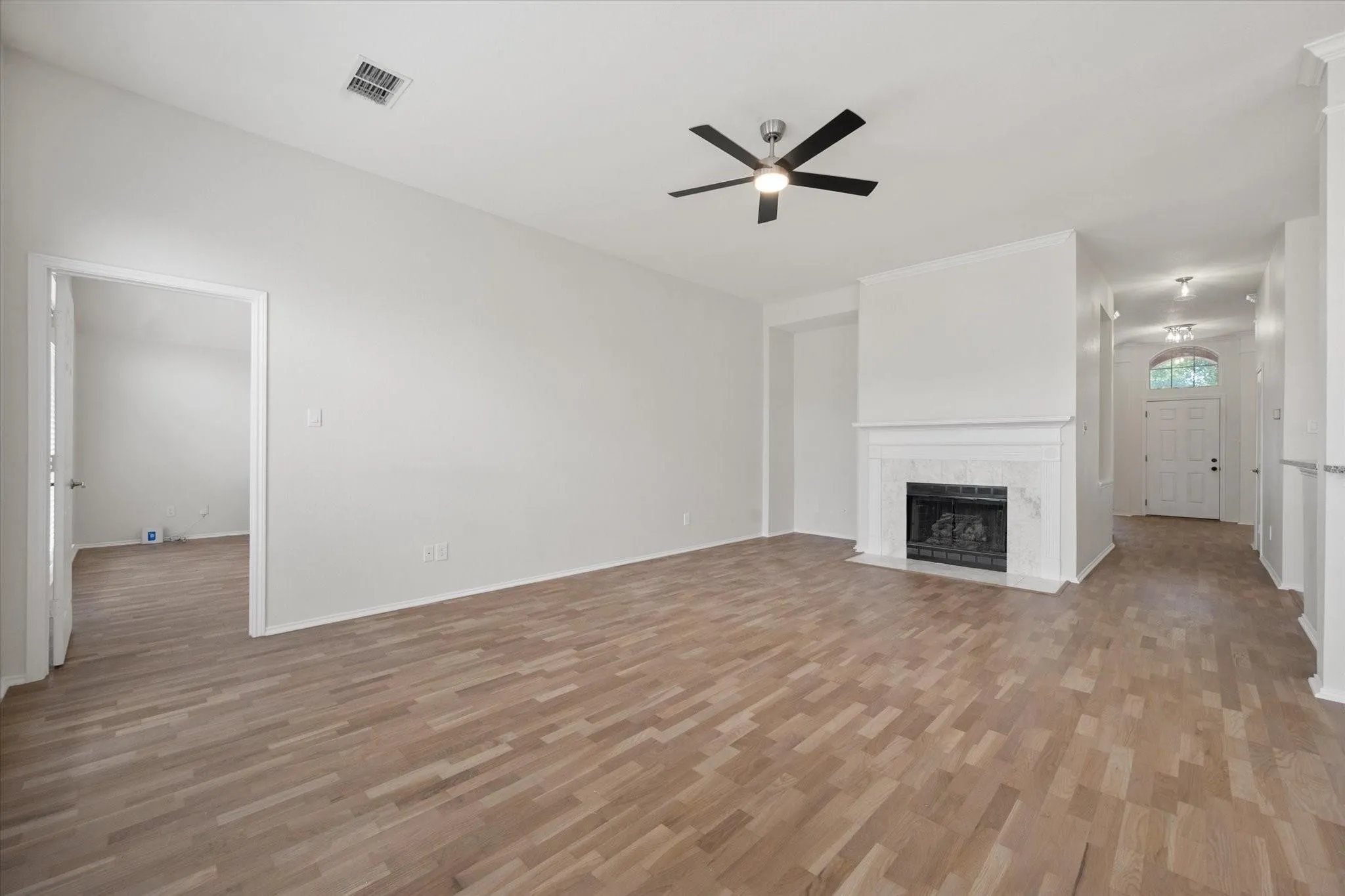 Single Family Residence For Sale in Tarrant County , 6604 High Brook Drive, Fort Worth, Texas 76132, 3 Bedroom, 2 Bathroom, 2 Garage spaces, 2,183 Sqft, built in 1997, mls#21395502, Real Estate Agent in Fort Worth, Homes For Sale in Tarrant county, Homes For Sale in Fort Worth, Realtor in Fort Worth Texas, Real Estate Brokerage Independent Realty Texas, Luminita Cordes Realtor
