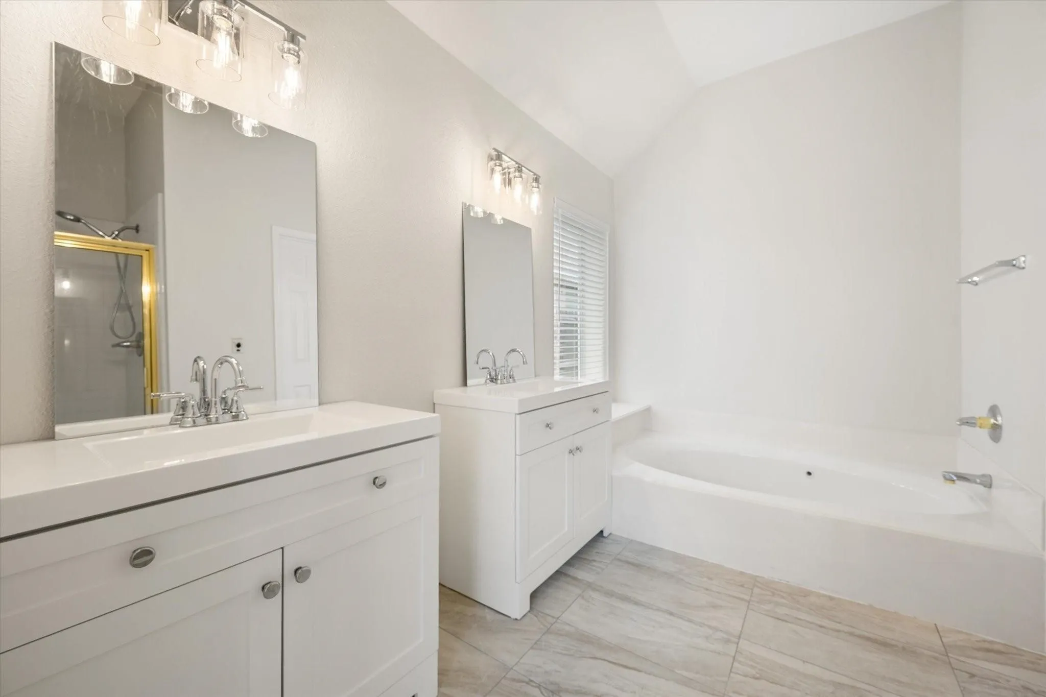 Single Family Residence For Sale in Tarrant County , 6604 High Brook Drive, Fort Worth, Texas 76132, 3 Bedroom, 2 Bathroom, 2 Garage spaces, 2,183 Sqft, built in 1997, mls#21395502, Real Estate Agent in Fort Worth, Homes For Sale in Tarrant county, Homes For Sale in Fort Worth, Realtor in Fort Worth Texas, Real Estate Brokerage Independent Realty Texas, Luminita Cordes Realtor