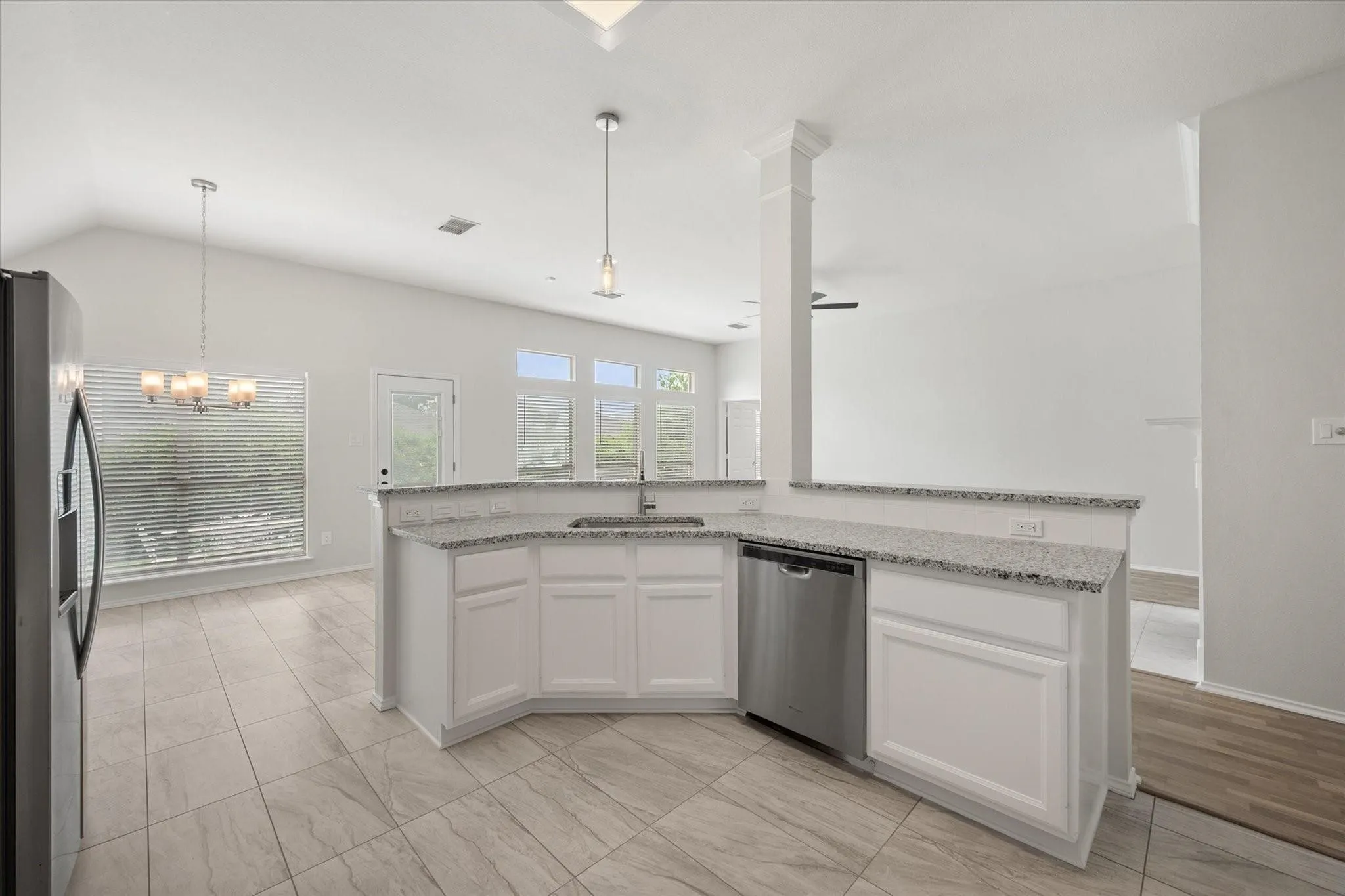 Single Family Residence For Sale in Tarrant County , 6604 High Brook Drive, Fort Worth, Texas 76132, 3 Bedroom, 2 Bathroom, 2 Garage spaces, 2,183 Sqft, built in 1997, mls#21395502, Real Estate Agent in Fort Worth, Homes For Sale in Tarrant county, Homes For Sale in Fort Worth, Realtor in Fort Worth Texas, Real Estate Brokerage Independent Realty Texas, Luminita Cordes Realtor