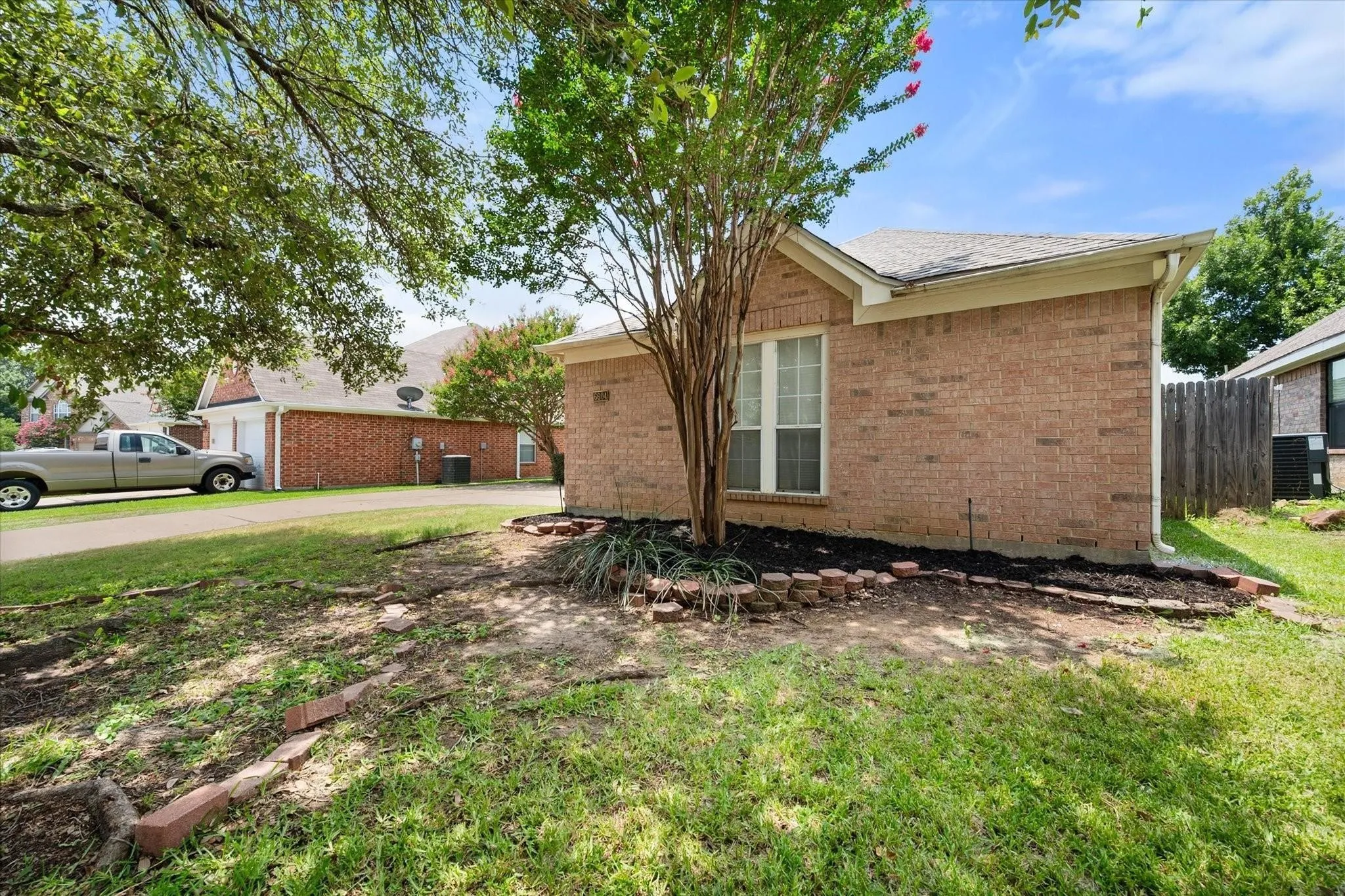 Single Family Residence For Sale in Tarrant County , 6604 High Brook Drive, Fort Worth, Texas 76132, 3 Bedroom, 2 Bathroom, 2 Garage spaces, 2,183 Sqft, built in 1997, mls#21395502, Real Estate Agent in Fort Worth, Homes For Sale in Tarrant county, Homes For Sale in Fort Worth, Realtor in Fort Worth Texas, Real Estate Brokerage Independent Realty Texas, Luminita Cordes Realtor