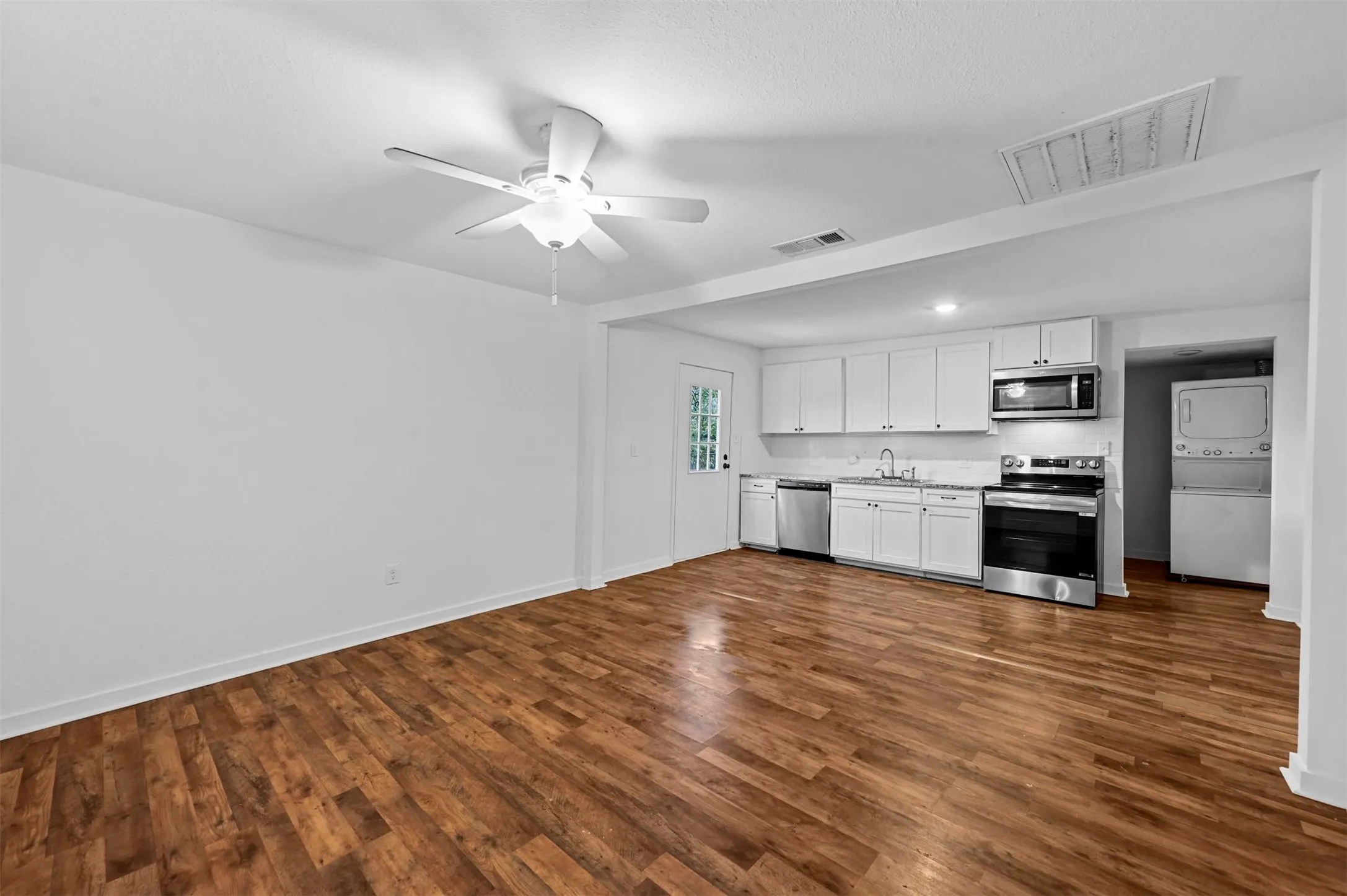 Single Family Residence For Rent in Collin County , 105 Short Street, Farmersville, Texas 75442, 3 Bedroom, 1 Bathroom, Garage spaces, 1,432 Sqft, built in 1941, mls#21395511, Real Estate Agent in Farmersville, Homes For Rent in Collin county, Homes For Rent in Farmersville, Realtor in Farmersville Texas, Real Estate Brokerage Independent Realty Texas, Luminita Cordes Realtor