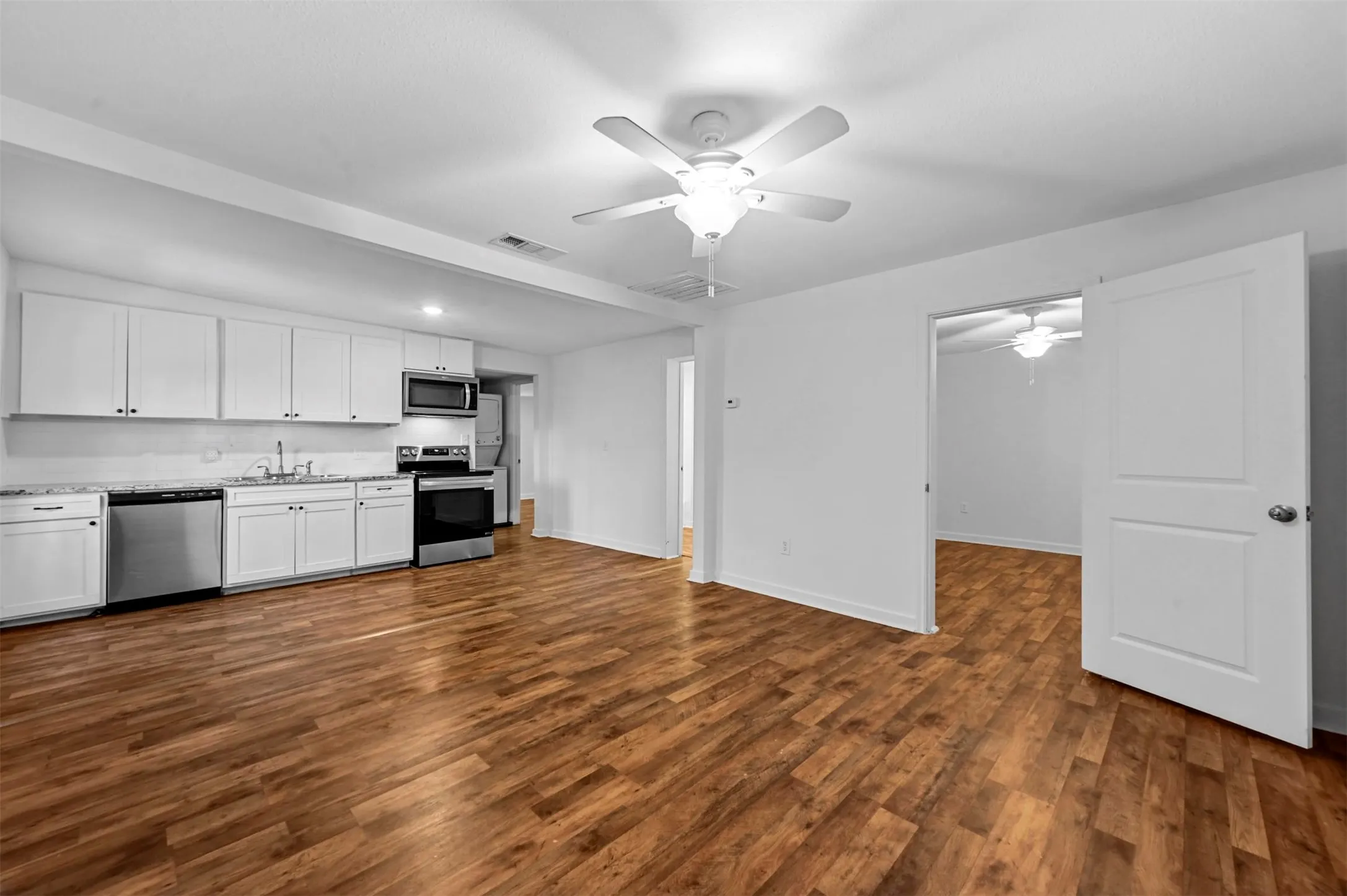 Single Family Residence For Rent in Collin County , 105 Short Street, Farmersville, Texas 75442, 3 Bedroom, 1 Bathroom, Garage spaces, 1,432 Sqft, built in 1941, mls#21395511, Real Estate Agent in Farmersville, Homes For Rent in Collin county, Homes For Rent in Farmersville, Realtor in Farmersville Texas, Real Estate Brokerage Independent Realty Texas, Luminita Cordes Realtor