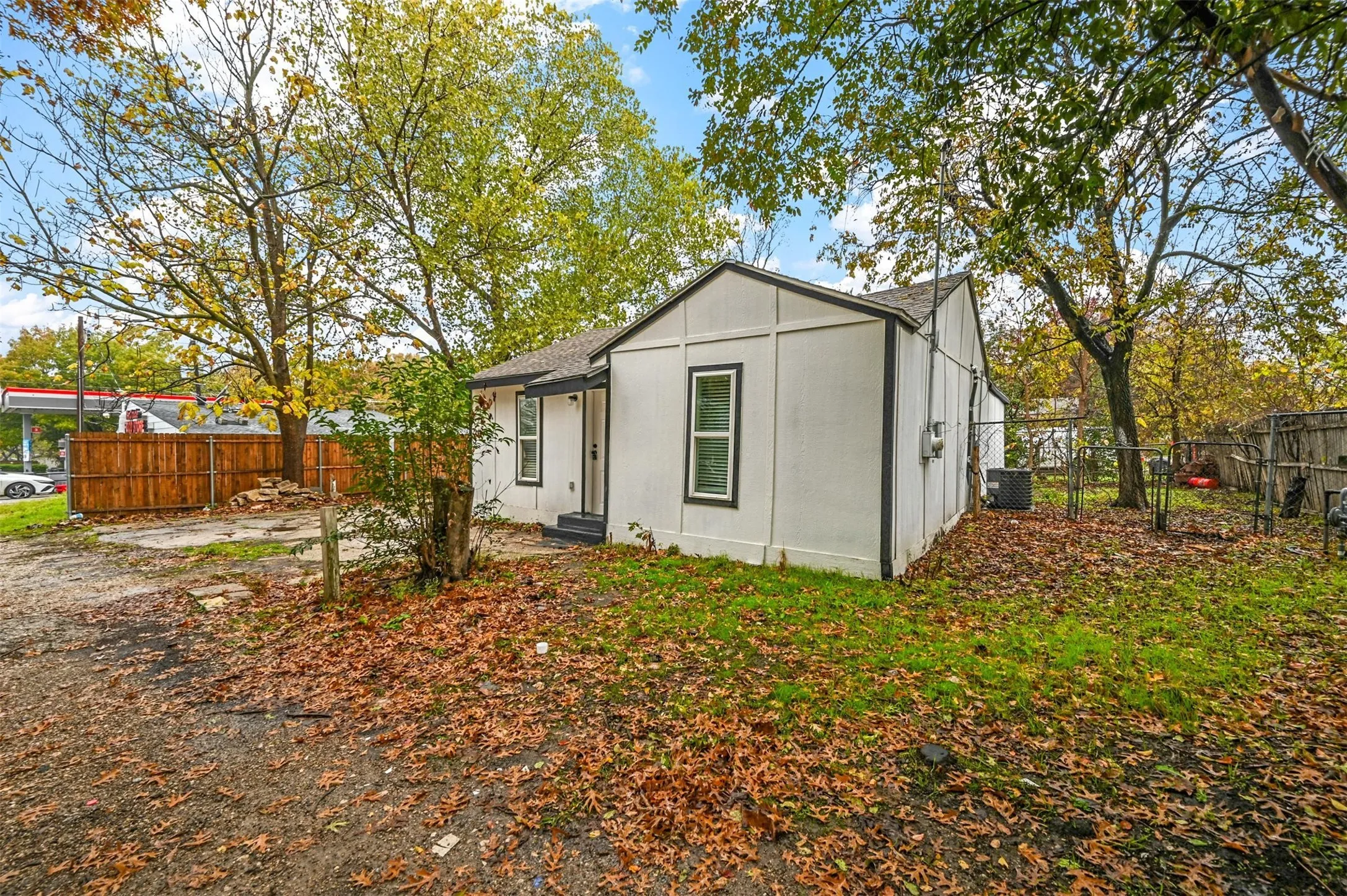 Single Family Residence For Rent in Collin County , 105 Short Street, Farmersville, Texas 75442, 3 Bedroom, 1 Bathroom, Garage spaces, 1,432 Sqft, built in 1941, mls#21395511, Real Estate Agent in Farmersville, Homes For Rent in Collin county, Homes For Rent in Farmersville, Realtor in Farmersville Texas, Real Estate Brokerage Independent Realty Texas, Luminita Cordes Realtor