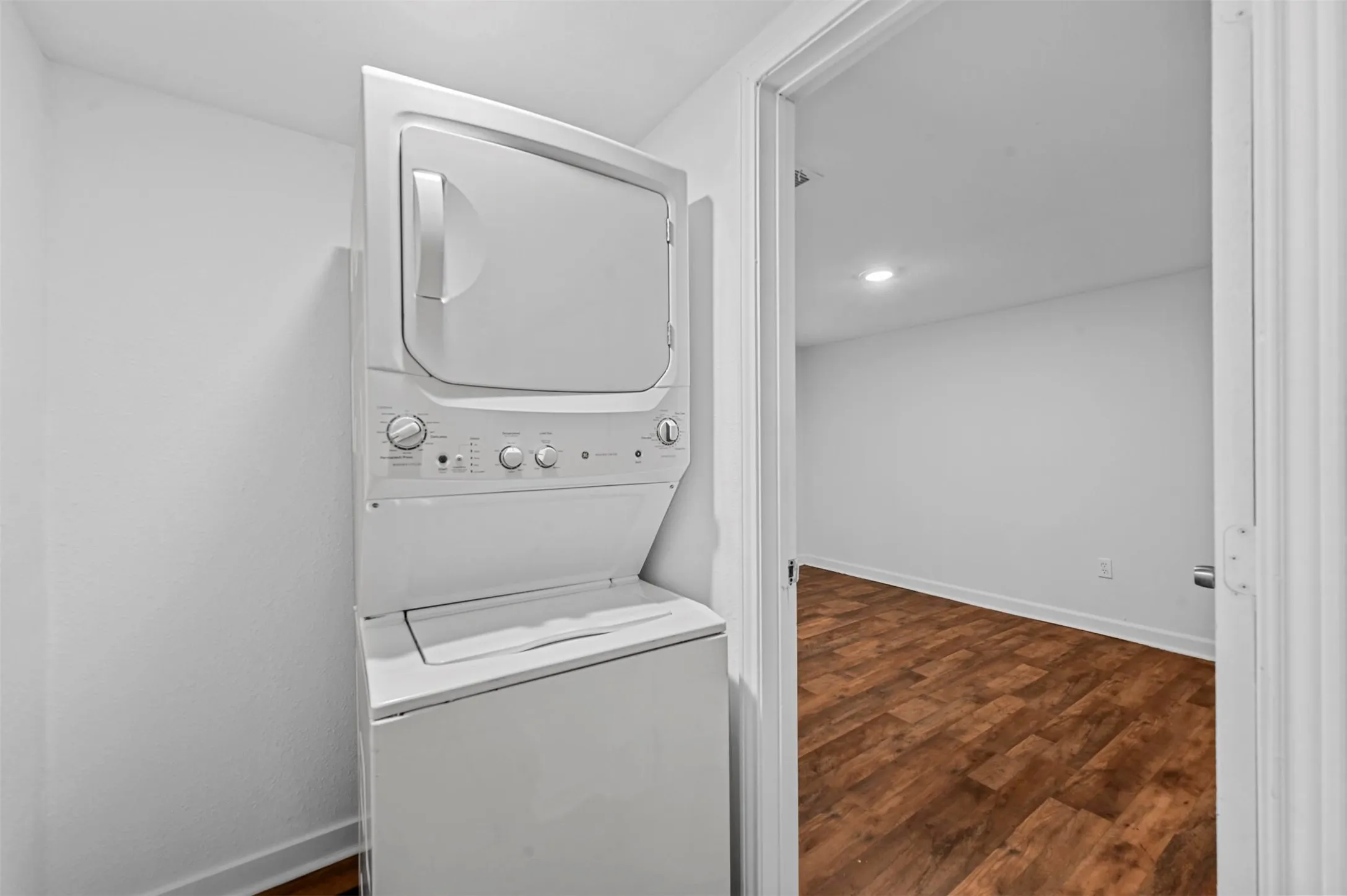 Single Family Residence For Rent in Collin County , 105 Short Street, Farmersville, Texas 75442, 3 Bedroom, 1 Bathroom, Garage spaces, 1,432 Sqft, built in 1941, mls#21395511, Real Estate Agent in Farmersville, Homes For Rent in Collin county, Homes For Rent in Farmersville, Realtor in Farmersville Texas, Real Estate Brokerage Independent Realty Texas, Luminita Cordes Realtor