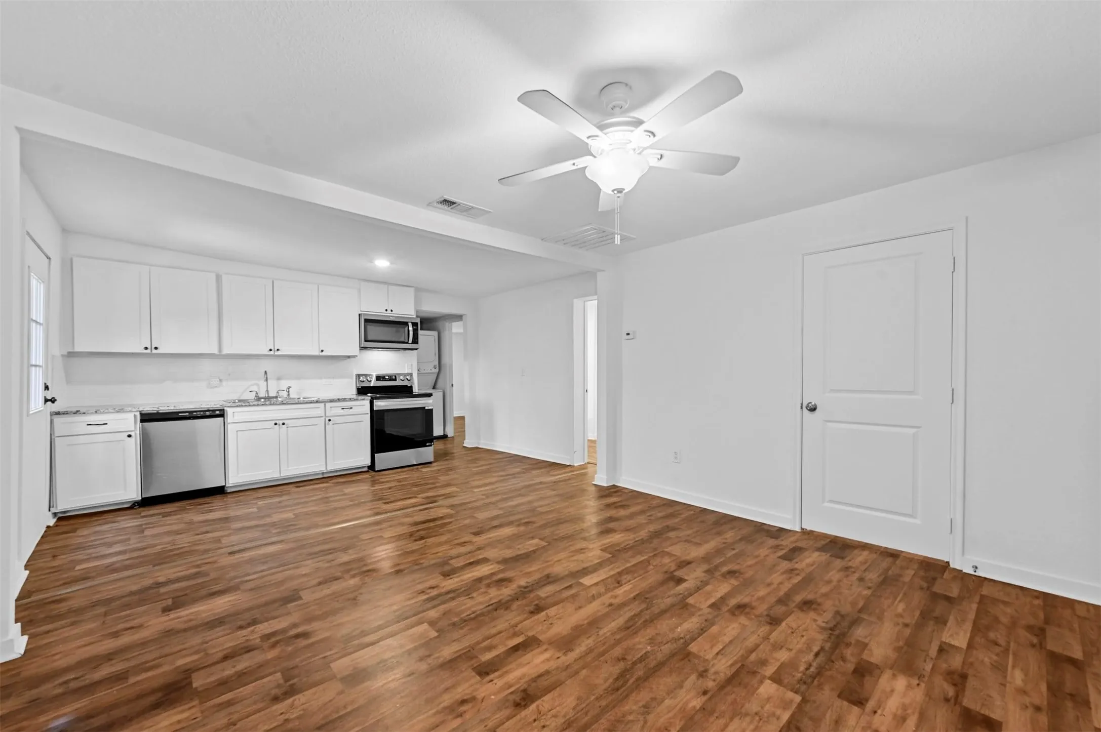 Single Family Residence For Rent in Collin County , 105 Short Street, Farmersville, Texas 75442, 3 Bedroom, 1 Bathroom, Garage spaces, 1,432 Sqft, built in 1941, mls#21395511, Real Estate Agent in Farmersville, Homes For Rent in Collin county, Homes For Rent in Farmersville, Realtor in Farmersville Texas, Real Estate Brokerage Independent Realty Texas, Luminita Cordes Realtor