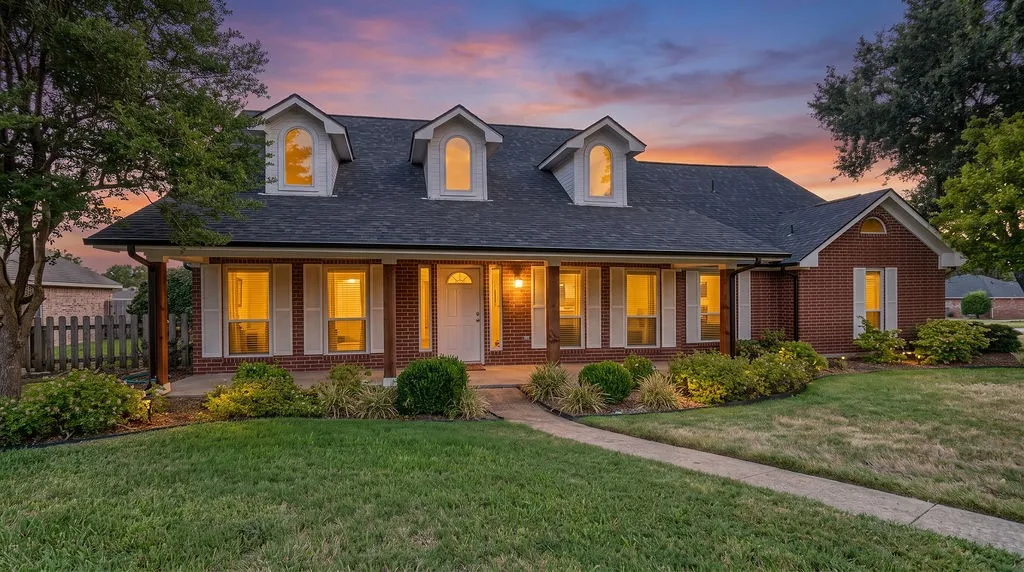 Single Family Residence For Sale in Kaufman County , 102 Fairway Lane, Crandall, Texas 75114, 3 Bedroom, 3 Bathroom, 2 Garage spaces, 2,429 Sqft, built in 1997, mls#21391758, Real Estate Agent in Crandall, Homes For Sale in Kaufman county, Homes For Sale in Crandall, Realtor in Crandall Texas, Real Estate Brokerage Independent Realty Texas, Luminita Cordes Realtor