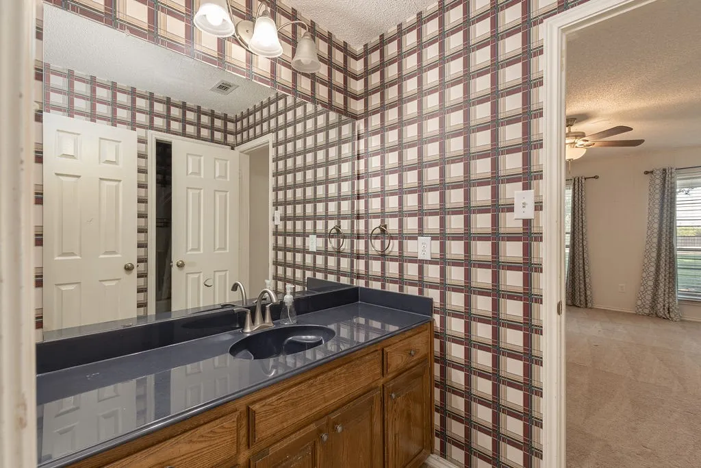 Single Family Residence For Sale in Kaufman County , 102 Fairway Lane, Crandall, Texas 75114, 3 Bedroom, 3 Bathroom, 2 Garage spaces, 2,429 Sqft, built in 1997, mls#21391758, Real Estate Agent in Crandall, Homes For Sale in Kaufman county, Homes For Sale in Crandall, Realtor in Crandall Texas, Real Estate Brokerage Independent Realty Texas, Luminita Cordes Realtor