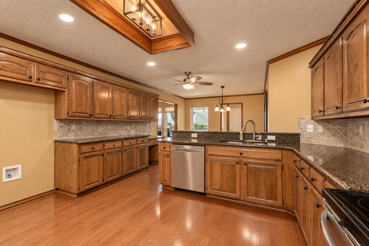 Single Family Residence For Sale in Kaufman County , 102 Fairway Lane, Crandall, Texas 75114, 3 Bedroom, 3 Bathroom, 2 Garage spaces, 2,429 Sqft, built in 1997, mls#21391758, Real Estate Agent in Crandall, Homes For Sale in Kaufman county, Homes For Sale in Crandall, Realtor in Crandall Texas, Real Estate Brokerage Independent Realty Texas, Luminita Cordes Realtor