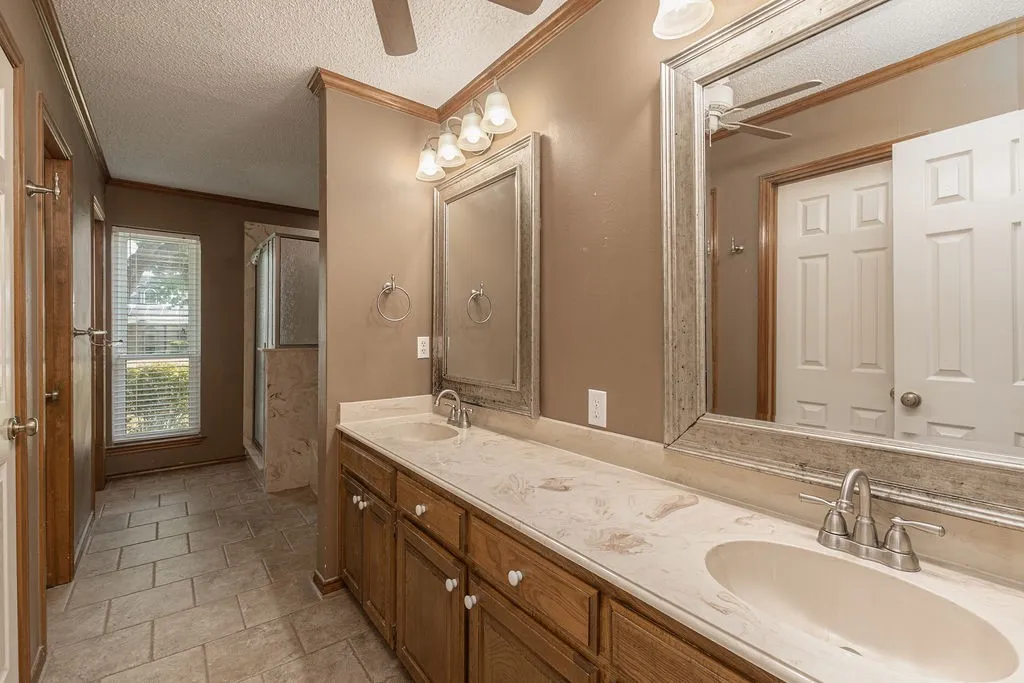 Single Family Residence For Sale in Kaufman County , 102 Fairway Lane, Crandall, Texas 75114, 3 Bedroom, 3 Bathroom, 2 Garage spaces, 2,429 Sqft, built in 1997, mls#21391758, Real Estate Agent in Crandall, Homes For Sale in Kaufman county, Homes For Sale in Crandall, Realtor in Crandall Texas, Real Estate Brokerage Independent Realty Texas, Luminita Cordes Realtor