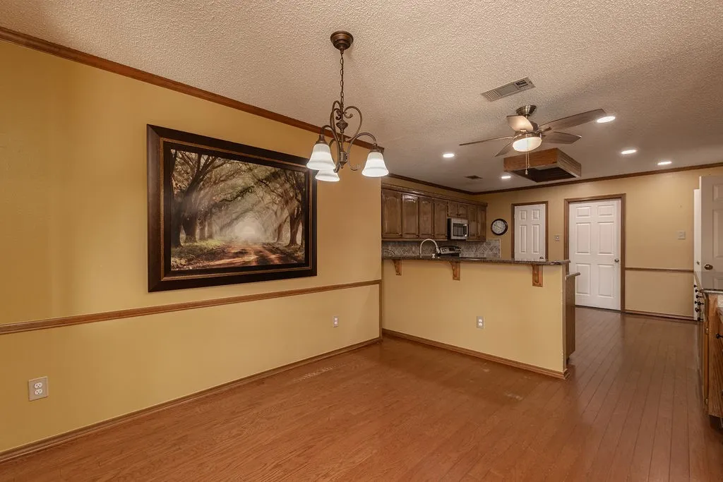 Single Family Residence For Sale in Kaufman County , 102 Fairway Lane, Crandall, Texas 75114, 3 Bedroom, 3 Bathroom, 2 Garage spaces, 2,429 Sqft, built in 1997, mls#21391758, Real Estate Agent in Crandall, Homes For Sale in Kaufman county, Homes For Sale in Crandall, Realtor in Crandall Texas, Real Estate Brokerage Independent Realty Texas, Luminita Cordes Realtor
