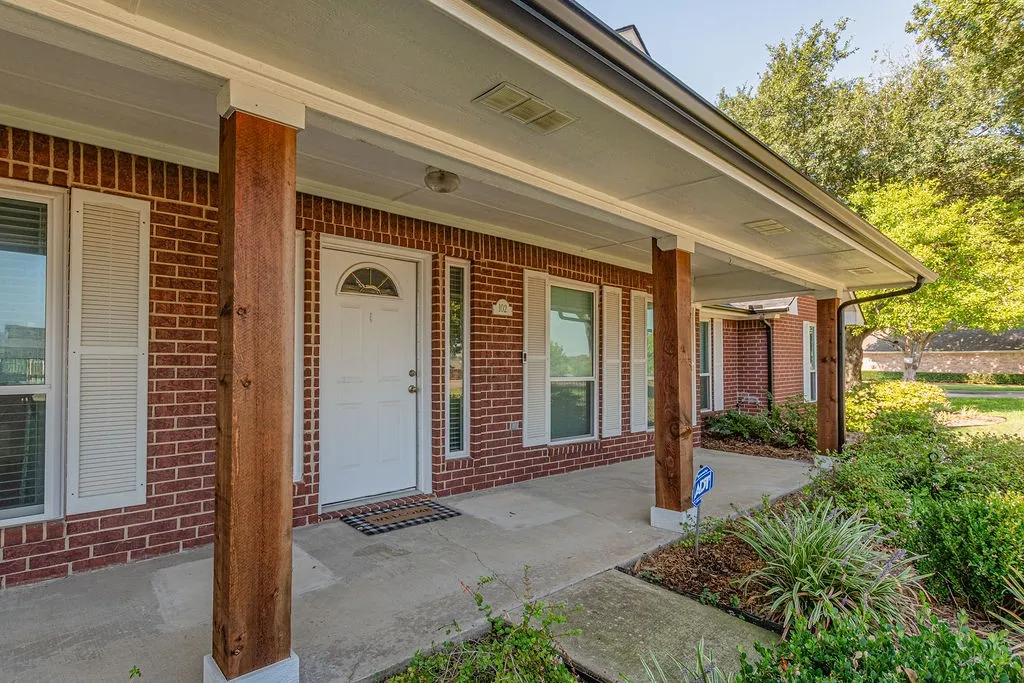 Single Family Residence For Sale in Kaufman County , 102 Fairway Lane, Crandall, Texas 75114, 3 Bedroom, 3 Bathroom, 2 Garage spaces, 2,429 Sqft, built in 1997, mls#21391758, Real Estate Agent in Crandall, Homes For Sale in Kaufman county, Homes For Sale in Crandall, Realtor in Crandall Texas, Real Estate Brokerage Independent Realty Texas, Luminita Cordes Realtor