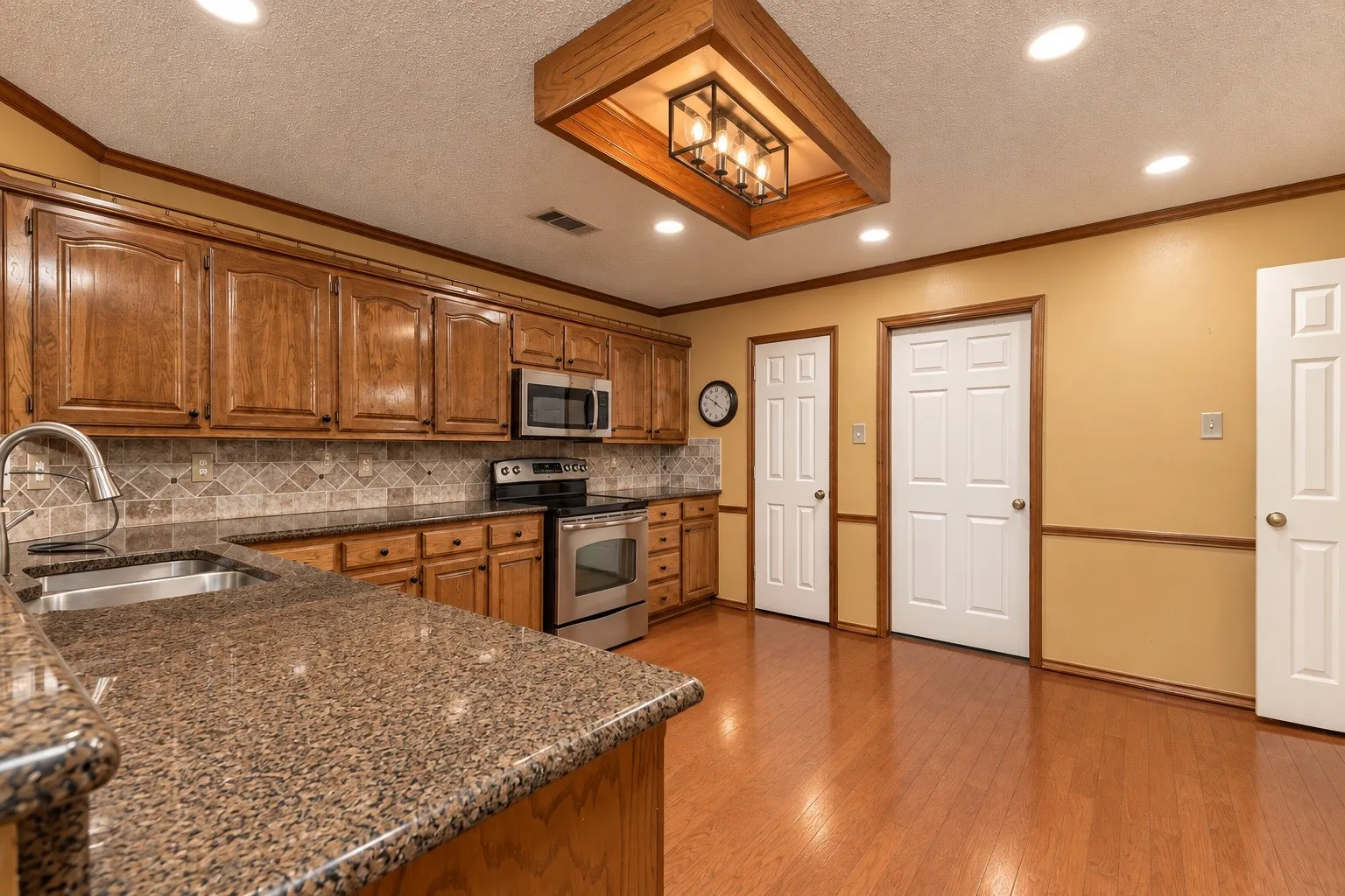 Single Family Residence For Sale in Kaufman County , 102 Fairway Lane, Crandall, Texas 75114, 3 Bedroom, 3 Bathroom, 2 Garage spaces, 2,429 Sqft, built in 1997, mls#21391758, Real Estate Agent in Crandall, Homes For Sale in Kaufman county, Homes For Sale in Crandall, Realtor in Crandall Texas, Real Estate Brokerage Independent Realty Texas, Luminita Cordes Realtor