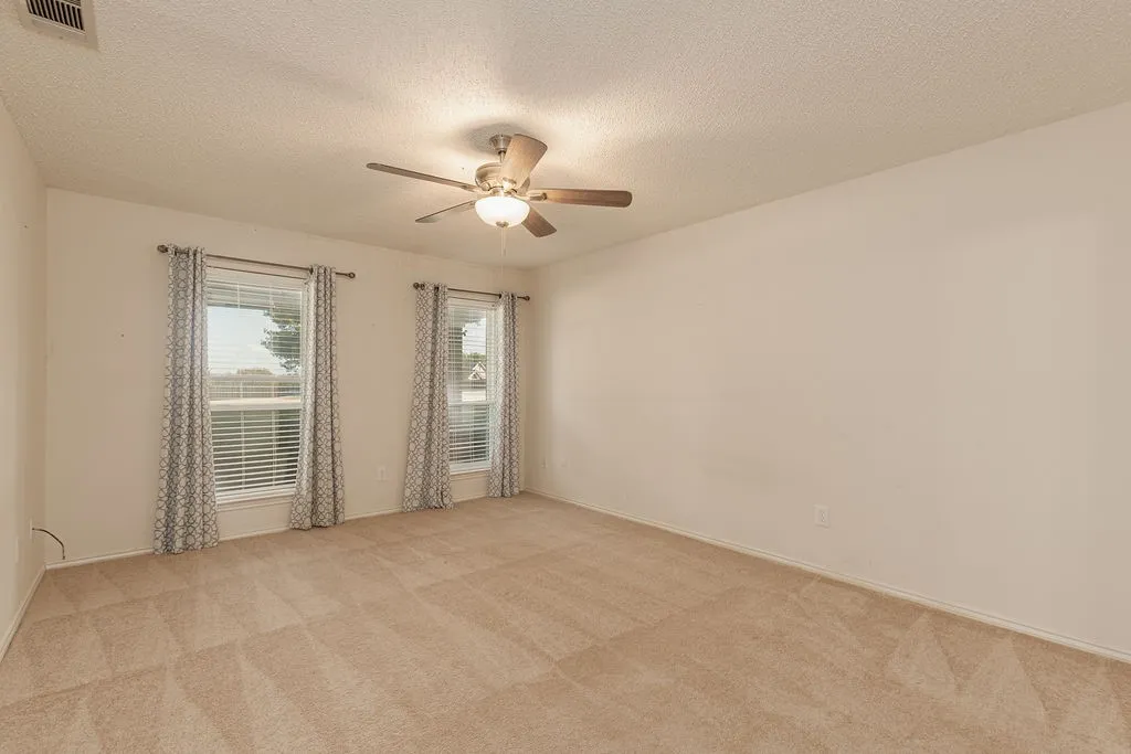 Single Family Residence For Sale in Kaufman County , 102 Fairway Lane, Crandall, Texas 75114, 3 Bedroom, 3 Bathroom, 2 Garage spaces, 2,429 Sqft, built in 1997, mls#21391758, Real Estate Agent in Crandall, Homes For Sale in Kaufman county, Homes For Sale in Crandall, Realtor in Crandall Texas, Real Estate Brokerage Independent Realty Texas, Luminita Cordes Realtor