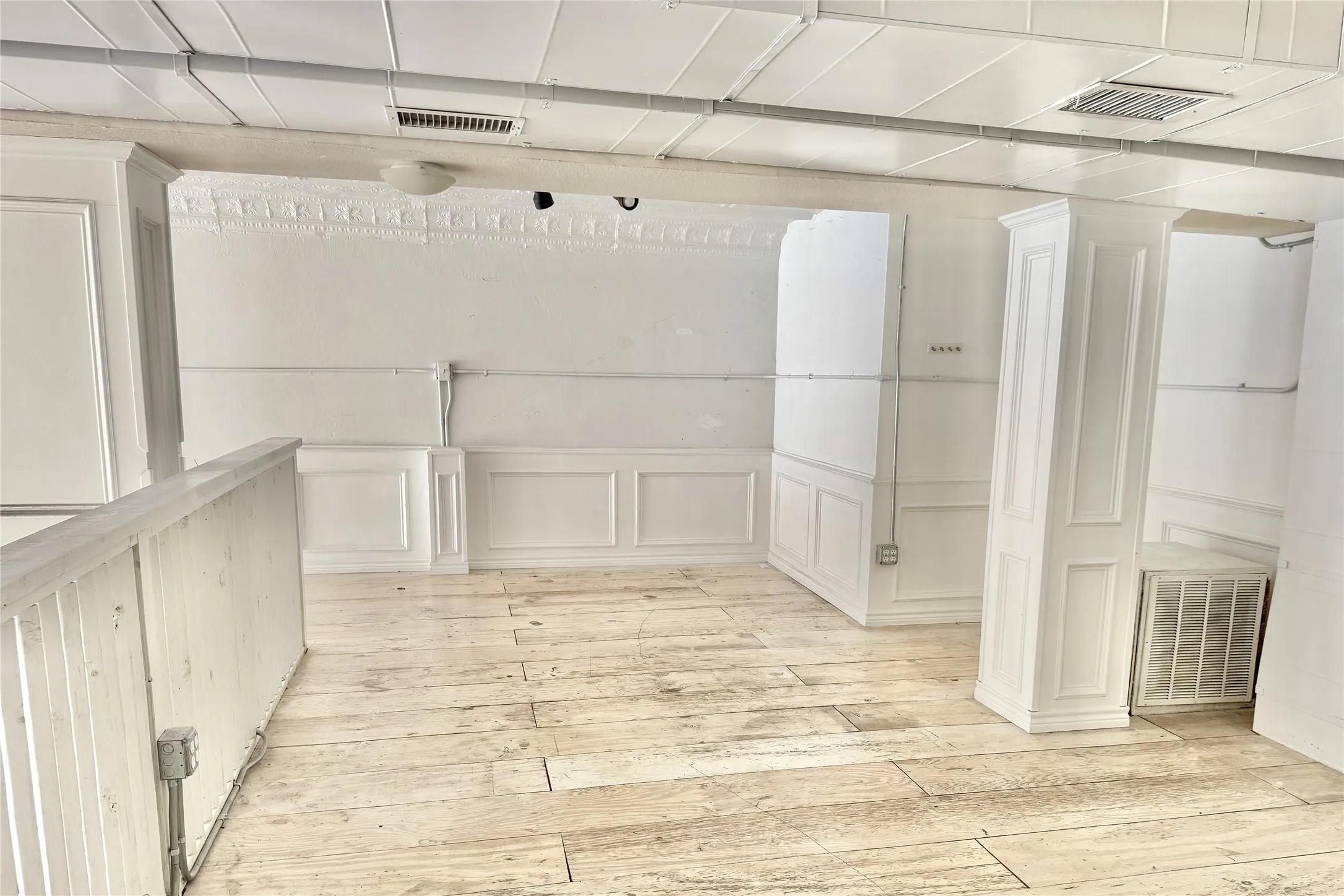 Retail For Rent in Grayson County , 225 N Travis 300C, Sherman, Texas 75090, 0, 0, Garage spaces, 0 Sqft, built in 1900, mls#21395513, Real Estate Agent in Sherman, Homes For Rent in Grayson county, Homes For Rent in Sherman, Realtor in Sherman Texas, Real Estate Brokerage Independent Realty Texas, Luminita Cordes Realtor