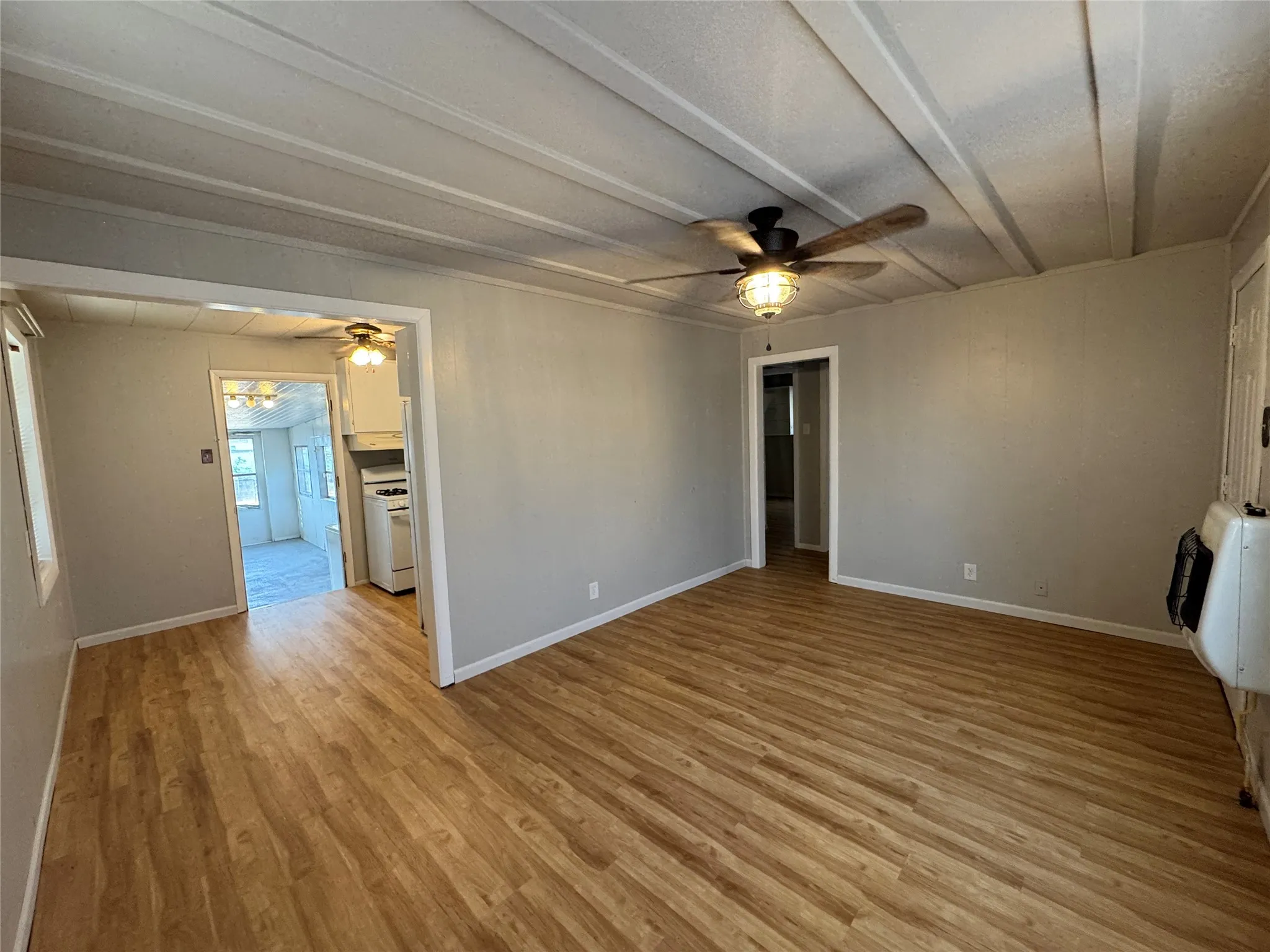 Single Family Residence For Rent in Grayson County , 413 E Locust Street, Whitewright, Texas 75491, 2 Bedroom, 1 Bathroom, Garage spaces, 640 Sqft, built in 1950, mls#21395505, Real Estate Agent in Whitewright, Homes For Rent in Grayson county, Homes For Rent in Whitewright, Realtor in Whitewright Texas, Real Estate Brokerage Independent Realty Texas, Luminita Cordes Realtor