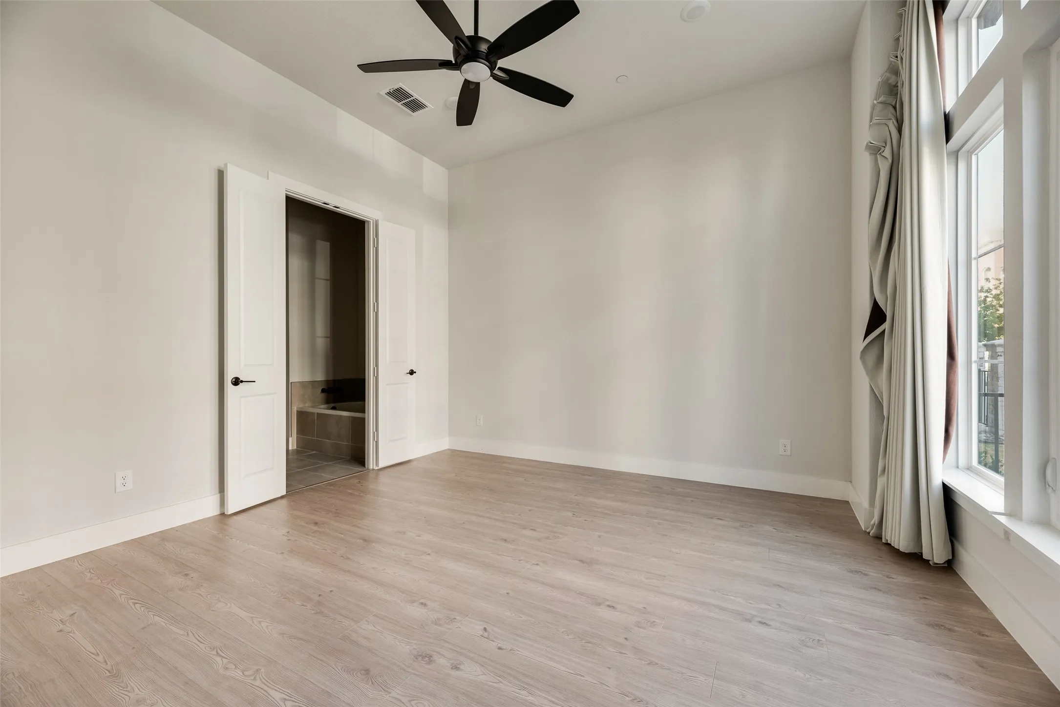 Townhouse For Rent in Denton County , 11965 Brubaker Drive, Frisco, Texas 75033, 4 Bedroom, 4 Bathroom, 2 Garage spaces, 2,643 Sqft, built in 2023, mls#21395304, Real Estate Agent in Frisco, Homes For Rent in Denton county, Homes For Rent in Frisco, Realtor in Frisco Texas, Real Estate Brokerage Independent Realty Texas, Luminita Cordes Realtor