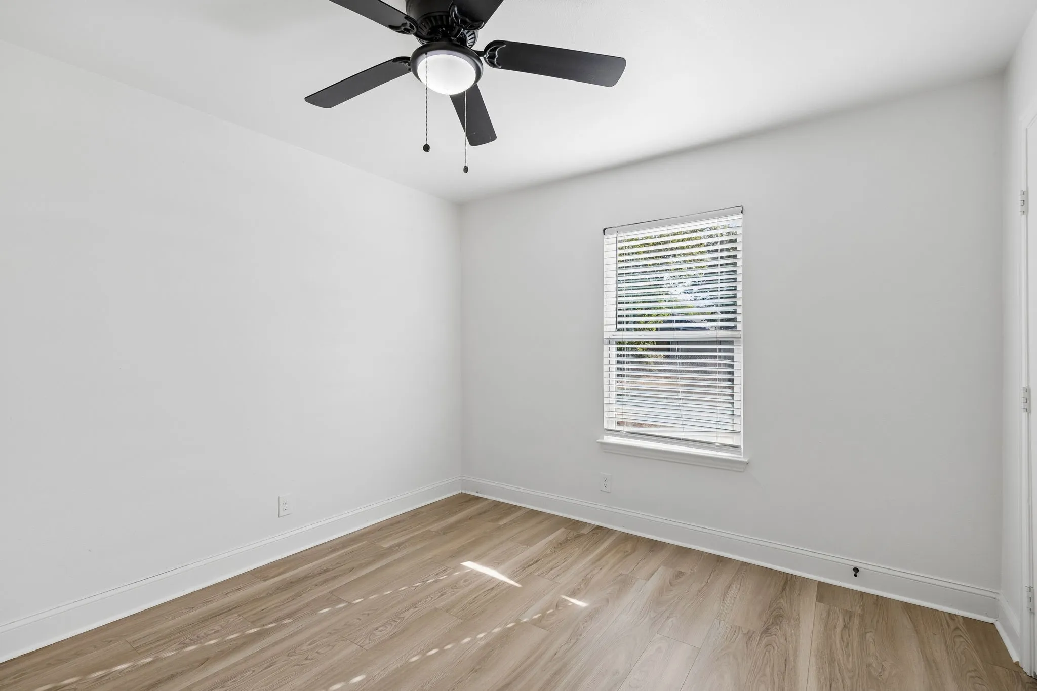 Single Family Residence For Sale in Dallas County , 820 Grande Drive, Mesquite, Texas 75149, 4 Bedroom, 2 Bathroom, Garage spaces, 1,400 Sqft, built in 1955, mls#21394145, Real Estate Agent in Mesquite, Homes For Sale in Dallas county, Homes For Sale in Mesquite, Realtor in Mesquite Texas, Real Estate Brokerage Independent Realty Texas, Luminita Cordes Realtor