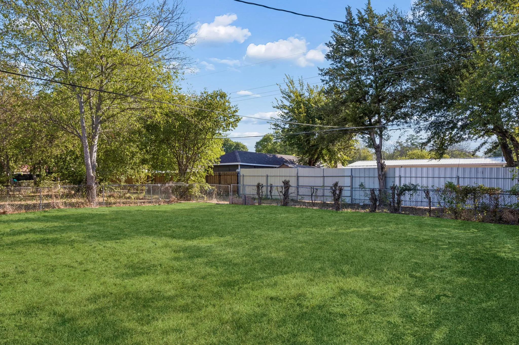 Single Family Residence For Sale in Dallas County , 820 Grande Drive, Mesquite, Texas 75149, 4 Bedroom, 2 Bathroom, Garage spaces, 1,400 Sqft, built in 1955, mls#21394145, Real Estate Agent in Mesquite, Homes For Sale in Dallas county, Homes For Sale in Mesquite, Realtor in Mesquite Texas, Real Estate Brokerage Independent Realty Texas, Luminita Cordes Realtor