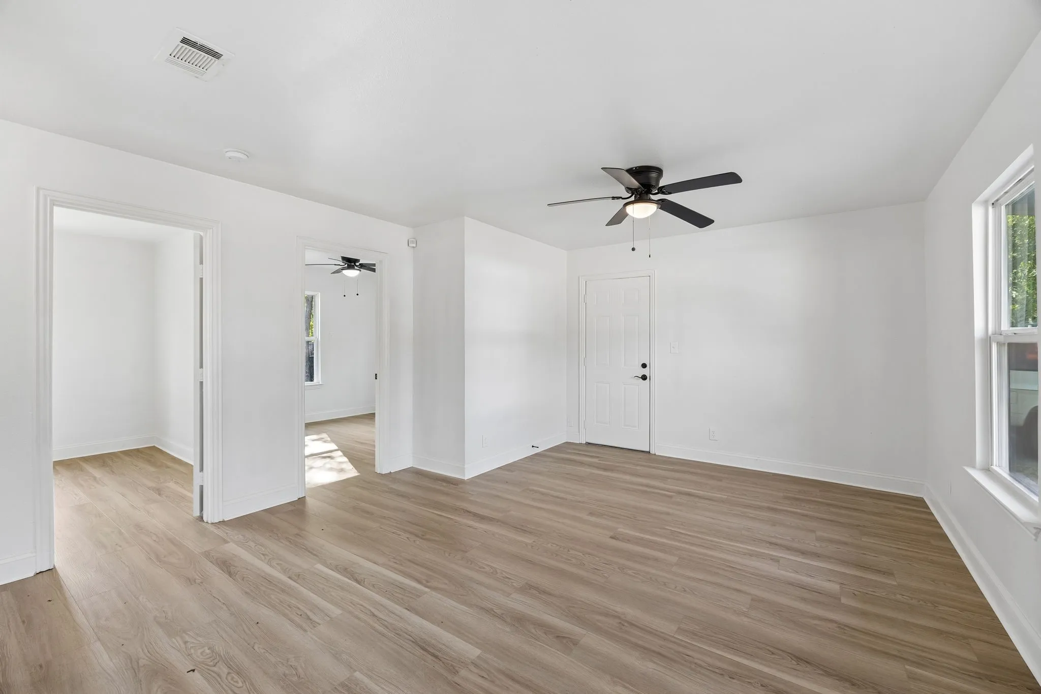 Single Family Residence For Sale in Dallas County , 820 Grande Drive, Mesquite, Texas 75149, 4 Bedroom, 2 Bathroom, Garage spaces, 1,400 Sqft, built in 1955, mls#21394145, Real Estate Agent in Mesquite, Homes For Sale in Dallas county, Homes For Sale in Mesquite, Realtor in Mesquite Texas, Real Estate Brokerage Independent Realty Texas, Luminita Cordes Realtor