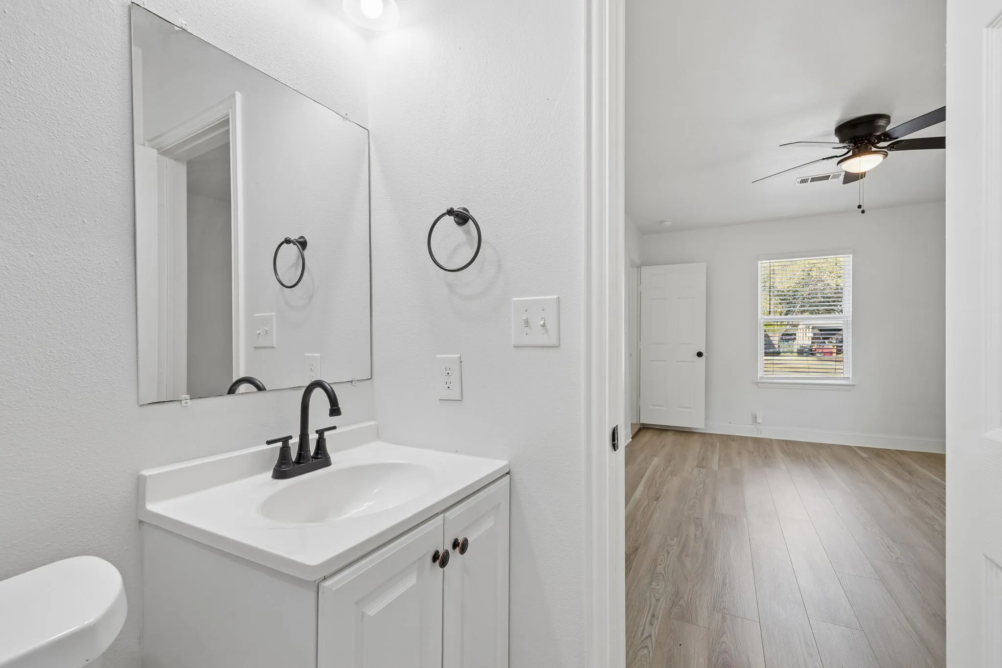 Single Family Residence For Sale in Dallas County , 820 Grande Drive, Mesquite, Texas 75149, 4 Bedroom, 2 Bathroom, Garage spaces, 1,400 Sqft, built in 1955, mls#21394145, Real Estate Agent in Mesquite, Homes For Sale in Dallas county, Homes For Sale in Mesquite, Realtor in Mesquite Texas, Real Estate Brokerage Independent Realty Texas, Luminita Cordes Realtor