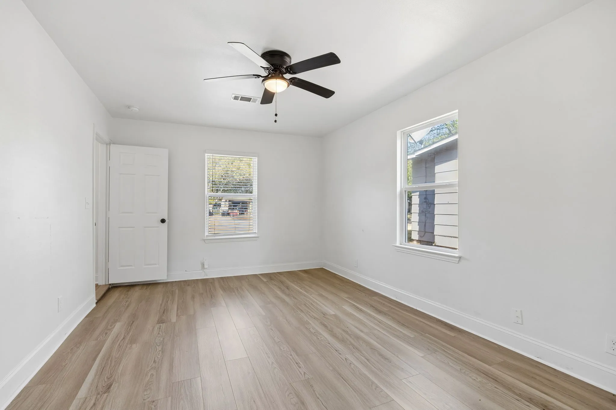 Single Family Residence For Sale in Dallas County , 820 Grande Drive, Mesquite, Texas 75149, 4 Bedroom, 2 Bathroom, Garage spaces, 1,400 Sqft, built in 1955, mls#21394145, Real Estate Agent in Mesquite, Homes For Sale in Dallas county, Homes For Sale in Mesquite, Realtor in Mesquite Texas, Real Estate Brokerage Independent Realty Texas, Luminita Cordes Realtor