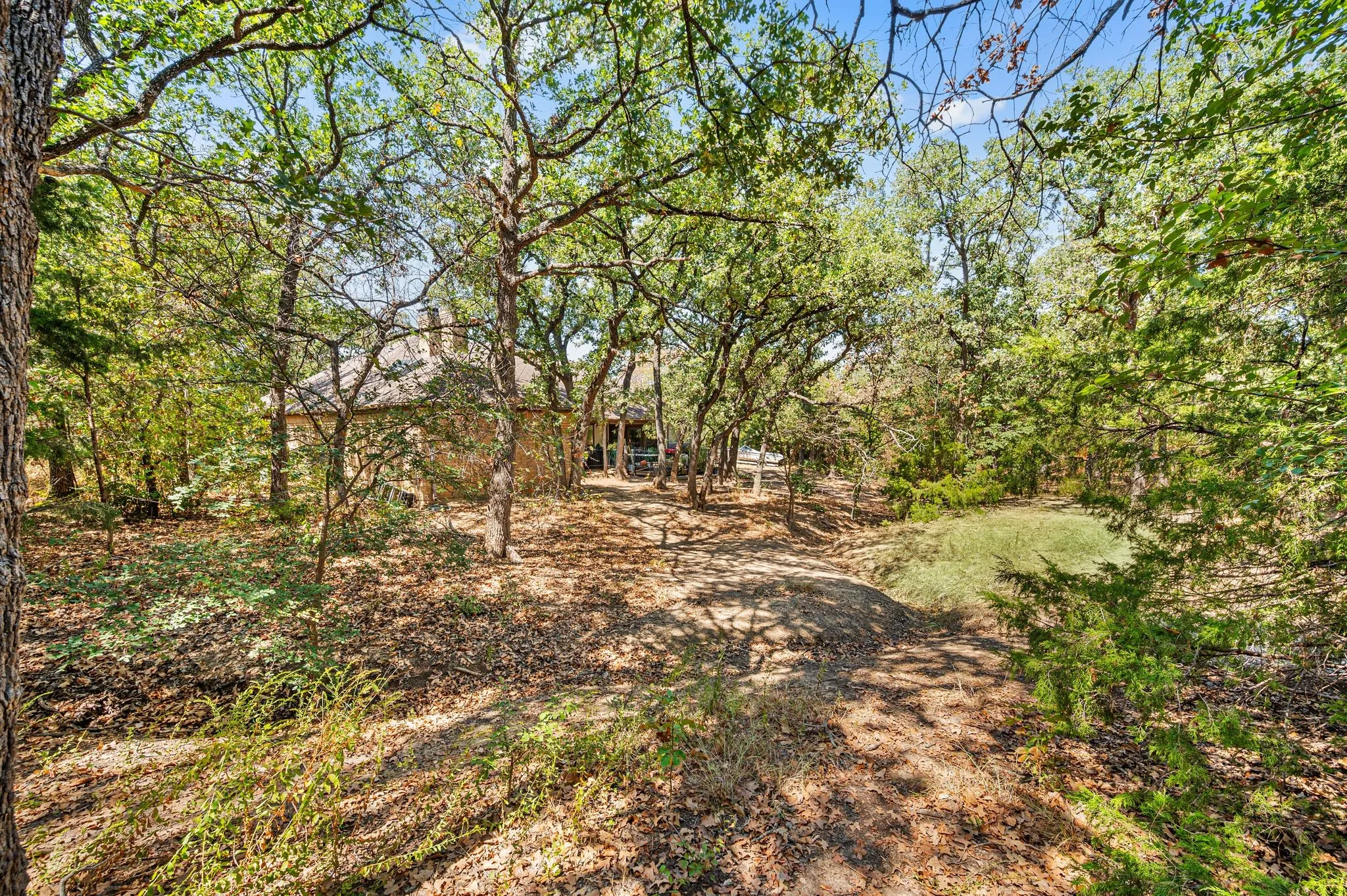 Single Family Residence For Sale in Tarrant County , 1653 creekside Drive, Southlake, Texas 76092, 4 Bedroom, 3 Bathroom, 2 Garage spaces, 2,833 Sqft, built in 1982, mls#21395506, Real Estate Agent in Southlake, Homes For Sale in Tarrant county, Homes For Sale in Southlake, Realtor in Southlake Texas, Real Estate Brokerage Independent Realty Texas, Luminita Cordes Realtor