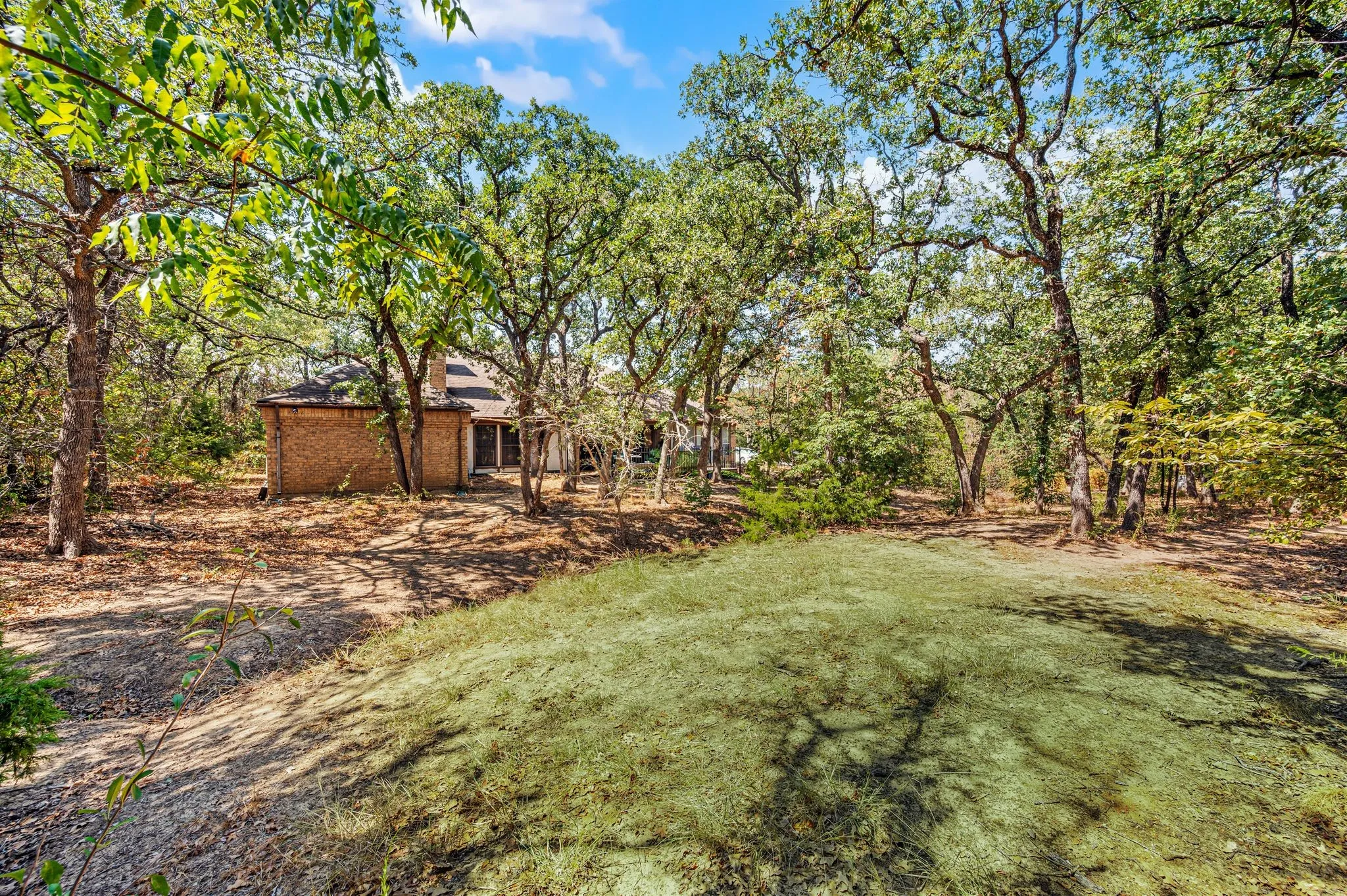 Single Family Residence For Sale in Tarrant County , 1653 creekside Drive, Southlake, Texas 76092, 4 Bedroom, 3 Bathroom, 2 Garage spaces, 2,833 Sqft, built in 1982, mls#21395506, Real Estate Agent in Southlake, Homes For Sale in Tarrant county, Homes For Sale in Southlake, Realtor in Southlake Texas, Real Estate Brokerage Independent Realty Texas, Luminita Cordes Realtor