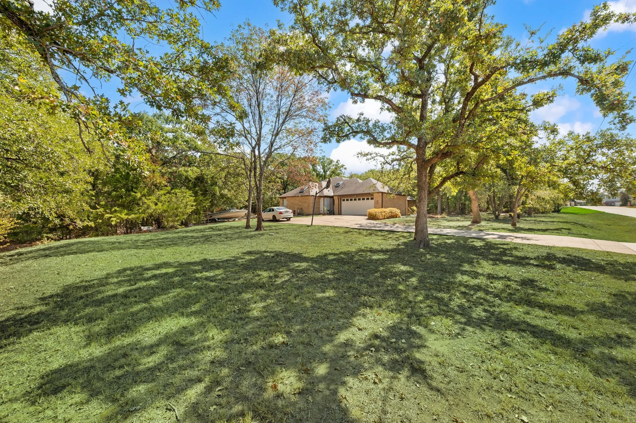 Single Family Residence For Sale in Tarrant County , 1653 creekside Drive, Southlake, Texas 76092, 4 Bedroom, 3 Bathroom, 2 Garage spaces, 2,833 Sqft, built in 1982, mls#21395506, Real Estate Agent in Southlake, Homes For Sale in Tarrant county, Homes For Sale in Southlake, Realtor in Southlake Texas, Real Estate Brokerage Independent Realty Texas, Luminita Cordes Realtor