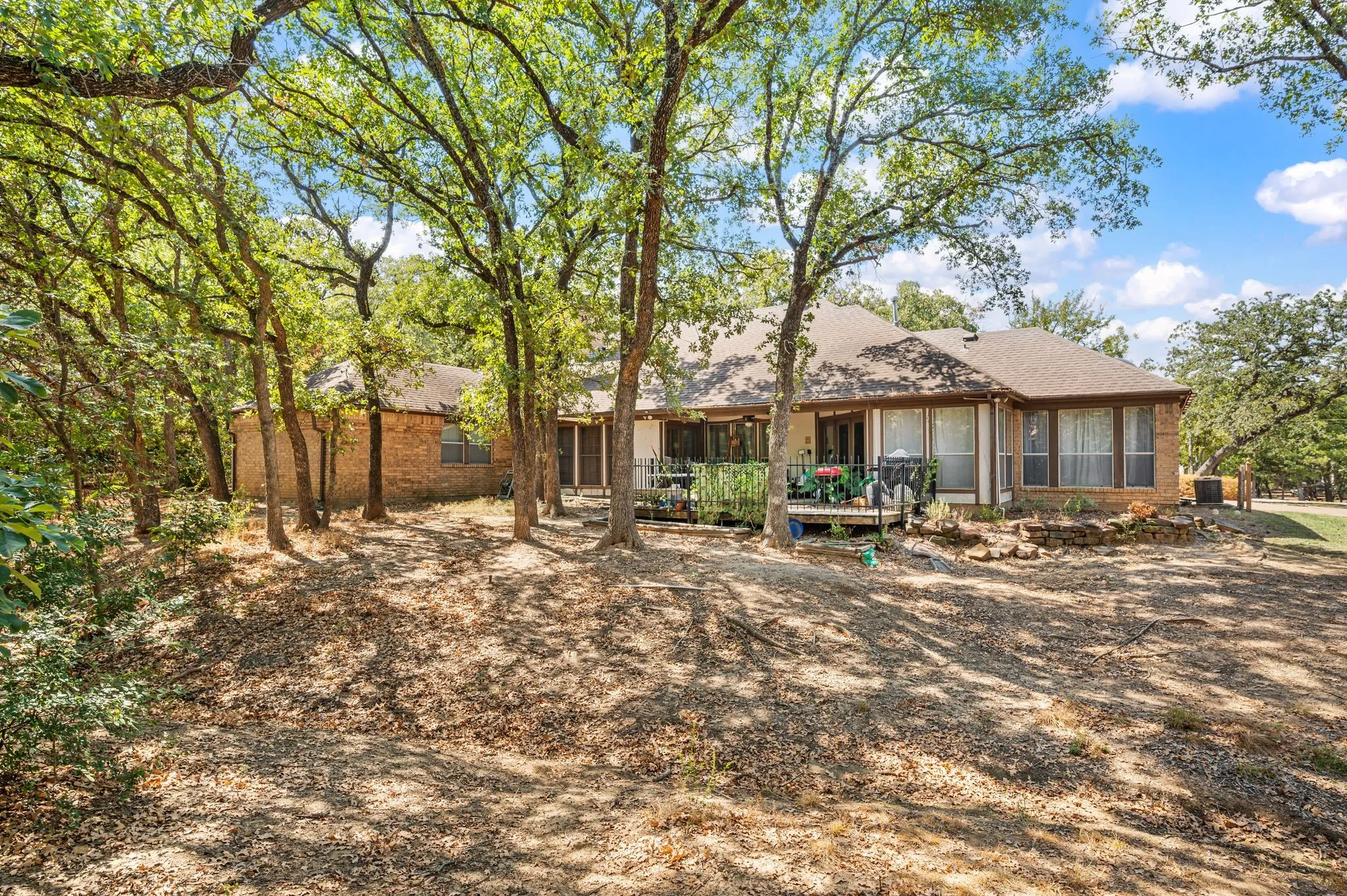 Single Family Residence For Sale in Tarrant County , 1653 creekside Drive, Southlake, Texas 76092, 4 Bedroom, 3 Bathroom, 2 Garage spaces, 2,833 Sqft, built in 1982, mls#21395506, Real Estate Agent in Southlake, Homes For Sale in Tarrant county, Homes For Sale in Southlake, Realtor in Southlake Texas, Real Estate Brokerage Independent Realty Texas, Luminita Cordes Realtor