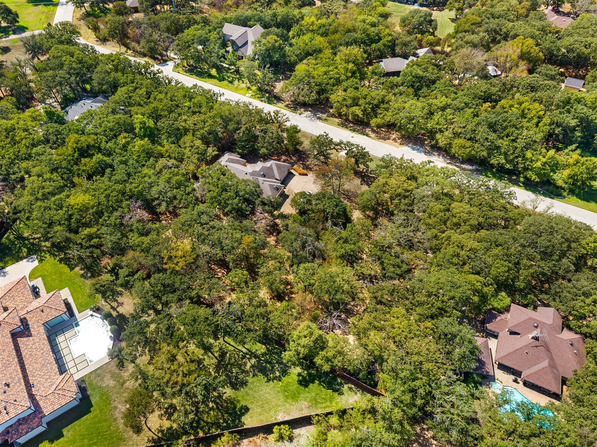 Single Family Residence For Sale in Tarrant County , 1653 creekside Drive, Southlake, Texas 76092, 4 Bedroom, 3 Bathroom, 2 Garage spaces, 2,833 Sqft, built in 1982, mls#21395506, Real Estate Agent in Southlake, Homes For Sale in Tarrant county, Homes For Sale in Southlake, Realtor in Southlake Texas, Real Estate Brokerage Independent Realty Texas, Luminita Cordes Realtor