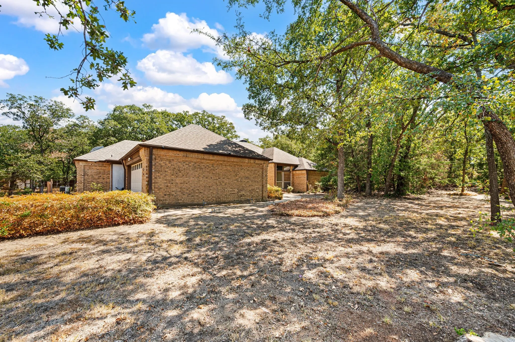 Single Family Residence For Sale in Tarrant County , 1653 creekside Drive, Southlake, Texas 76092, 4 Bedroom, 3 Bathroom, 2 Garage spaces, 2,833 Sqft, built in 1982, mls#21395506, Real Estate Agent in Southlake, Homes For Sale in Tarrant county, Homes For Sale in Southlake, Realtor in Southlake Texas, Real Estate Brokerage Independent Realty Texas, Luminita Cordes Realtor