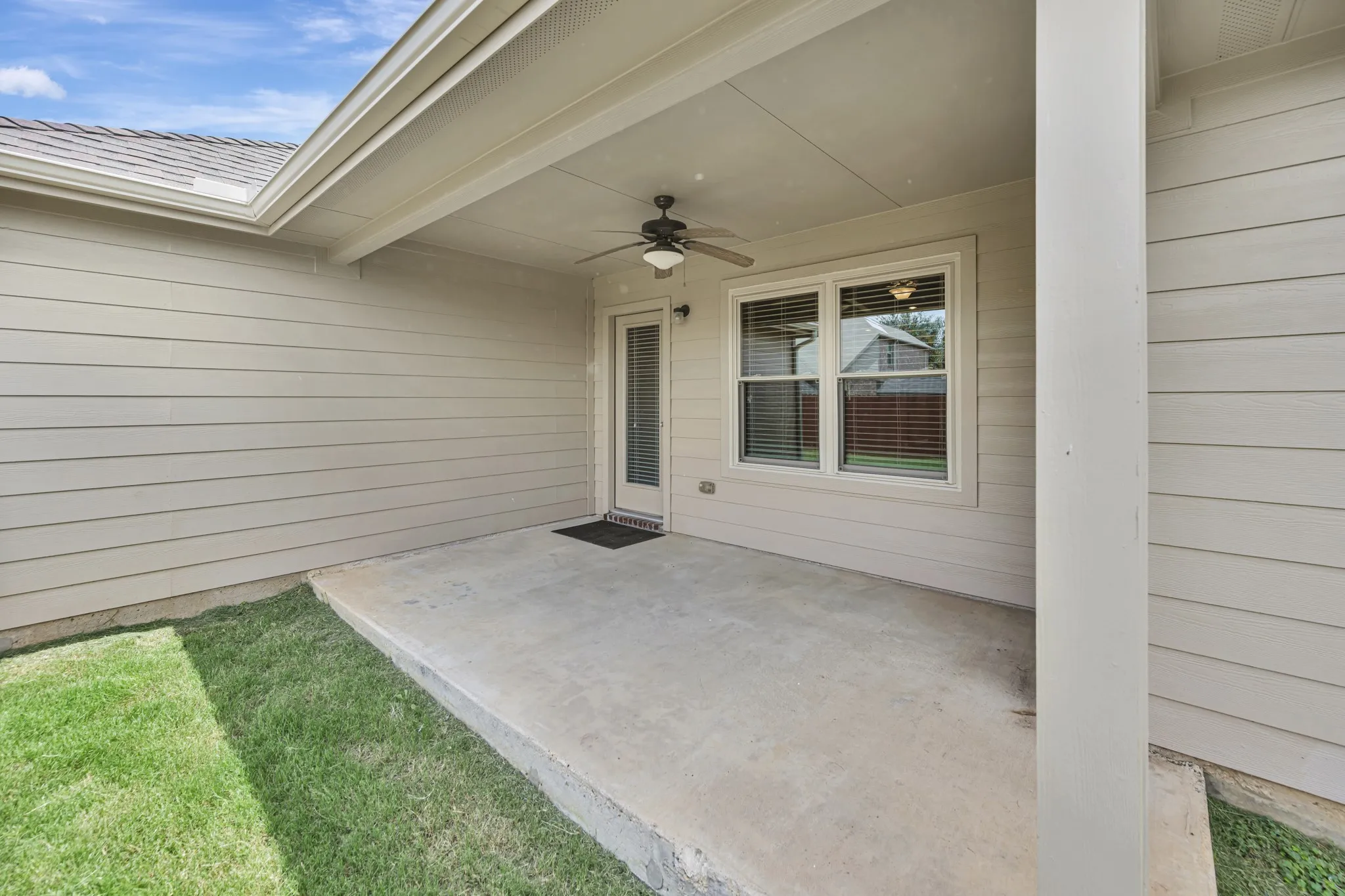 Single Family Residence For Sale in Tarrant County , 933 Keel Line Drive, Crowley, Texas 76036, 3 Bedroom, 2 Bathroom, 2 Garage spaces, 1,835 Sqft, built in 2012, mls#21395484, Real Estate Agent in Crowley, Homes For Sale in Tarrant county, Homes For Sale in Crowley, Realtor in Crowley Texas, Real Estate Brokerage Independent Realty Texas, Luminita Cordes Realtor