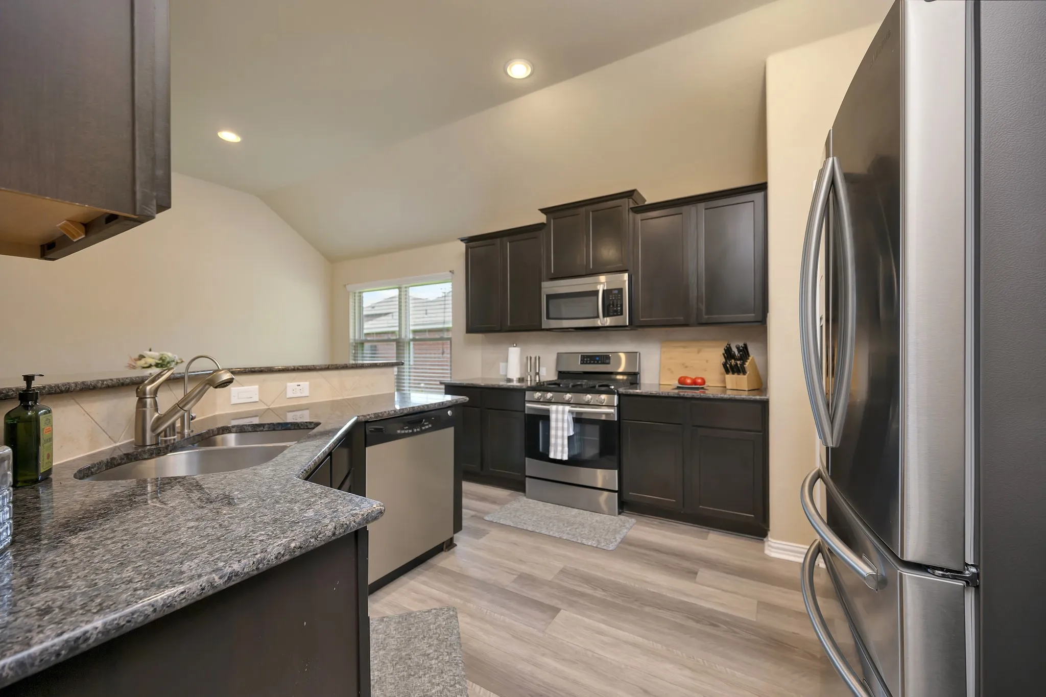 Single Family Residence For Sale in Tarrant County , 933 Keel Line Drive, Crowley, Texas 76036, 3 Bedroom, 2 Bathroom, 2 Garage spaces, 1,835 Sqft, built in 2012, mls#21395484, Real Estate Agent in Crowley, Homes For Sale in Tarrant county, Homes For Sale in Crowley, Realtor in Crowley Texas, Real Estate Brokerage Independent Realty Texas, Luminita Cordes Realtor
