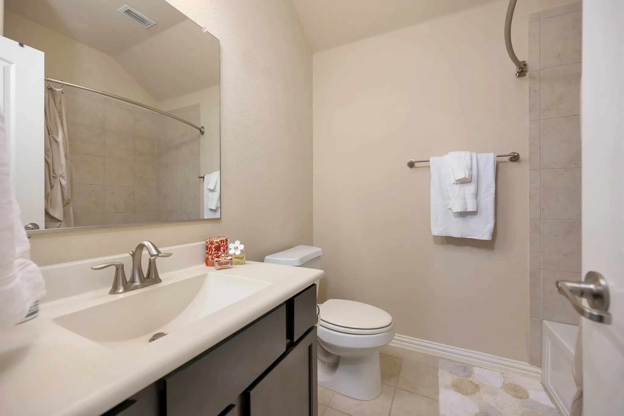 Single Family Residence For Sale in Tarrant County , 933 Keel Line Drive, Crowley, Texas 76036, 3 Bedroom, 2 Bathroom, 2 Garage spaces, 1,835 Sqft, built in 2012, mls#21395484, Real Estate Agent in Crowley, Homes For Sale in Tarrant county, Homes For Sale in Crowley, Realtor in Crowley Texas, Real Estate Brokerage Independent Realty Texas, Luminita Cordes Realtor